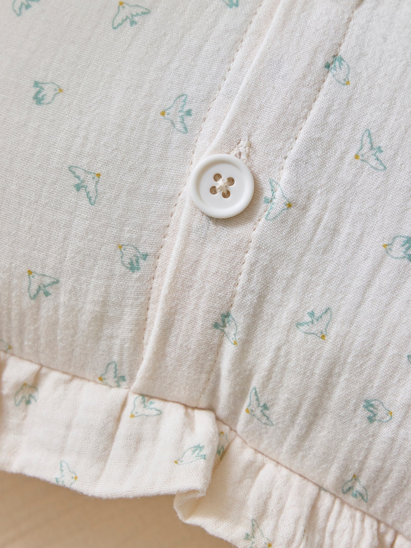 Rüschenkissen aus Baumwoll-Gaze