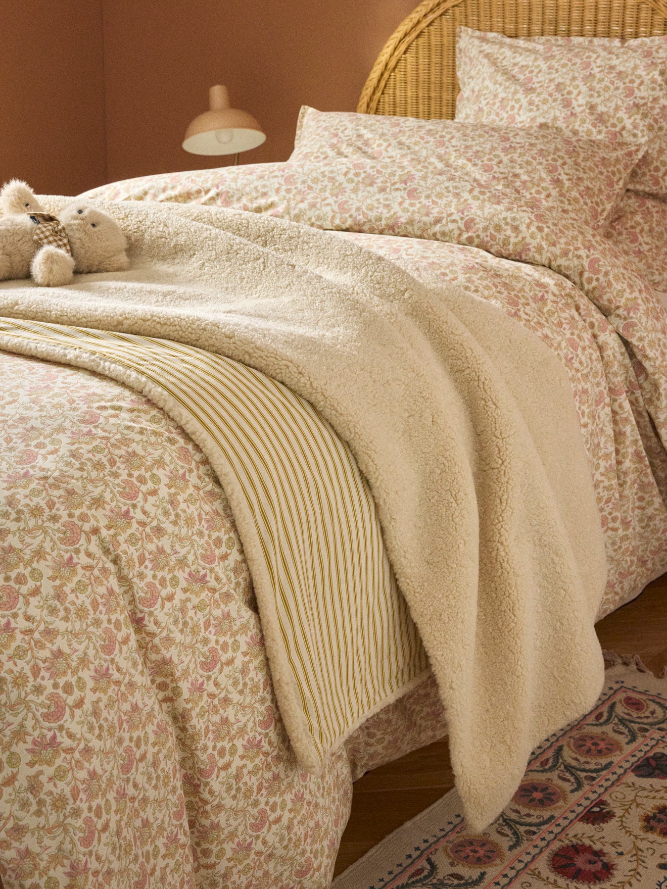 Re reversible Sherpa- und Streifen-Plaid