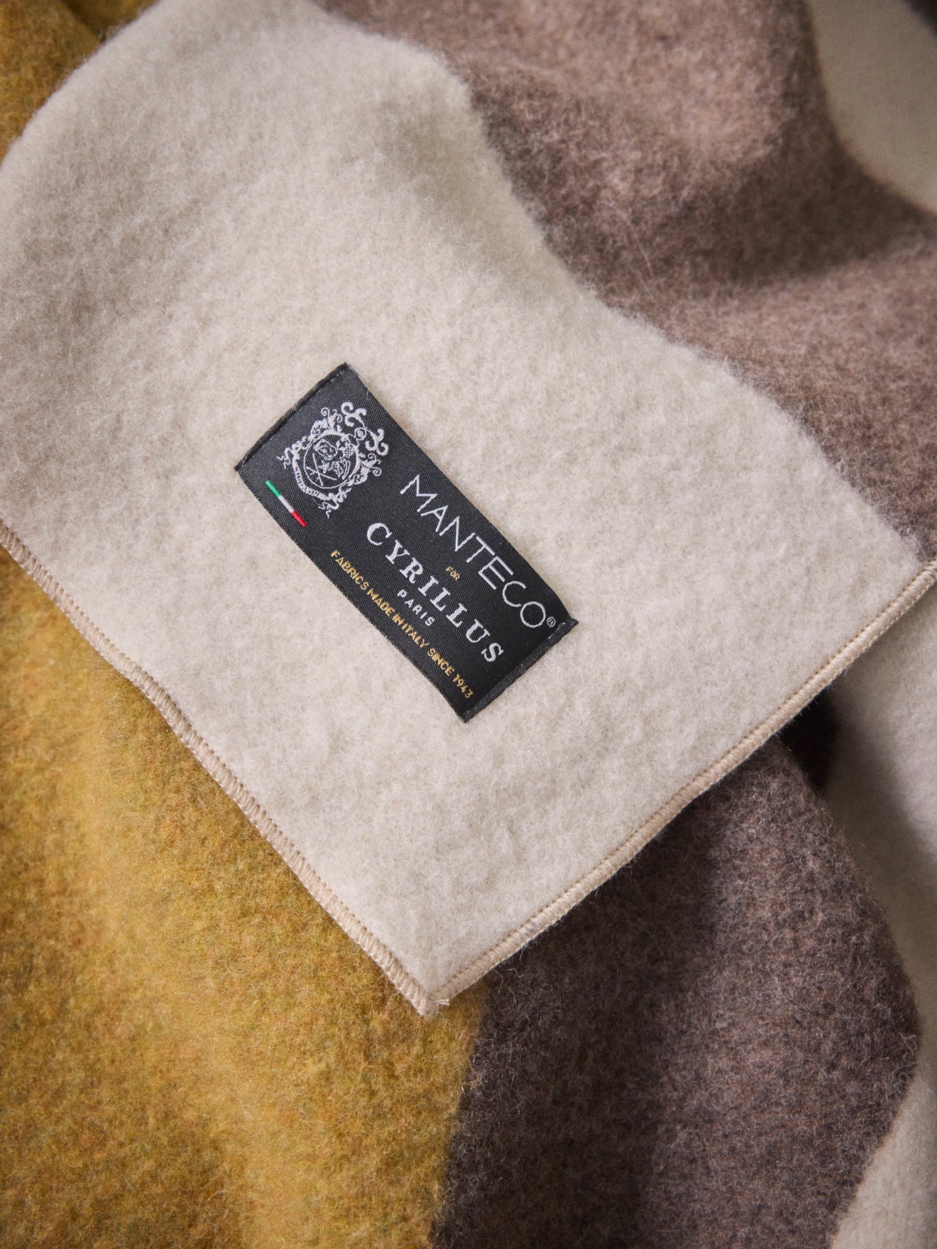 Gestreifte Wolldecke