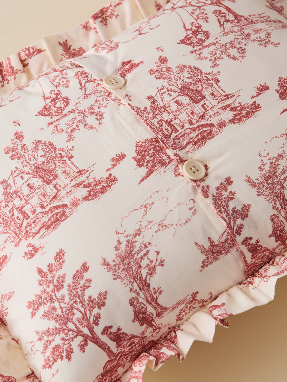 Coussin volanté esprit toile de jouy