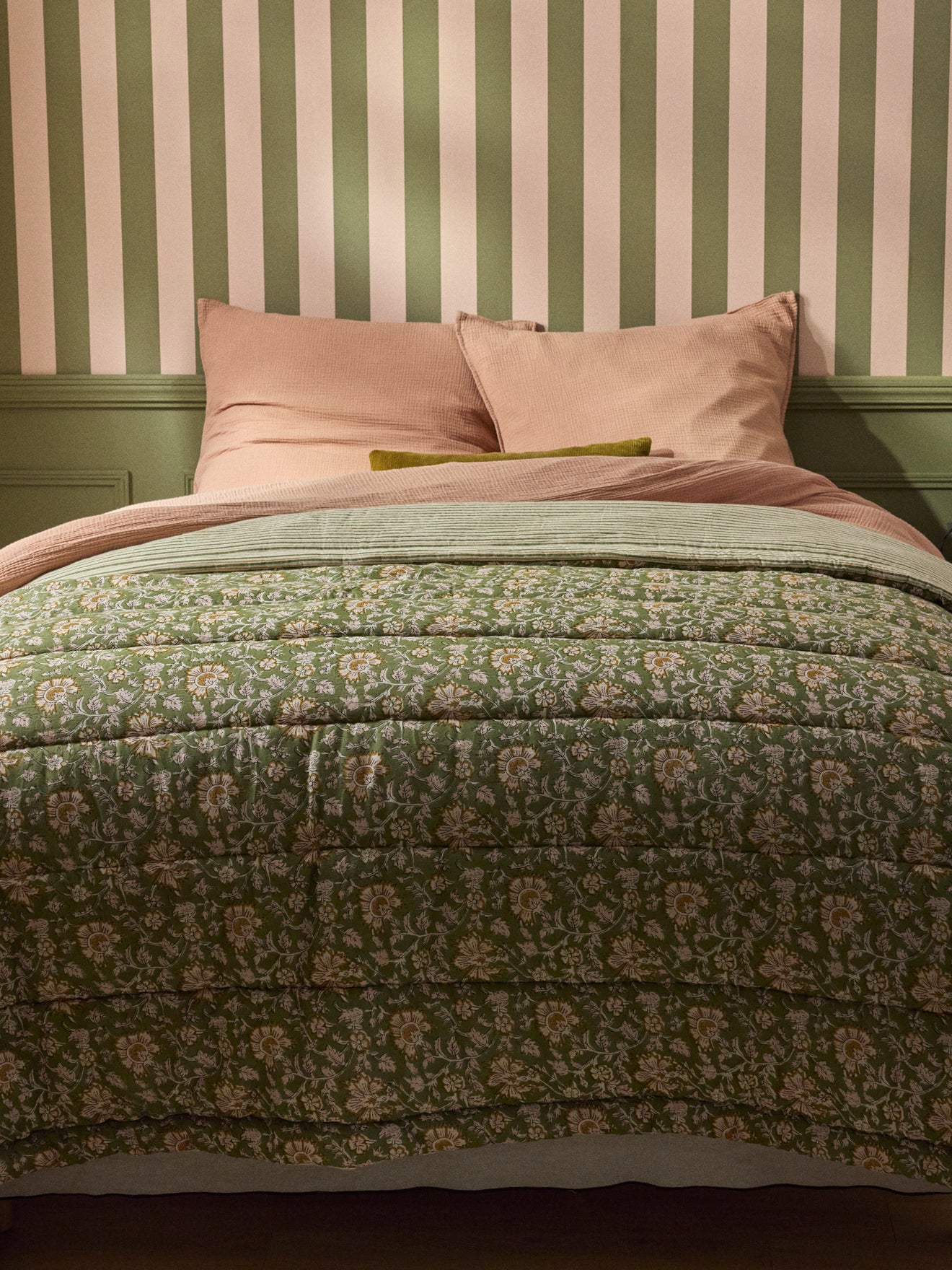 Reversibler Boutis aus indischem Stoff und Streifen