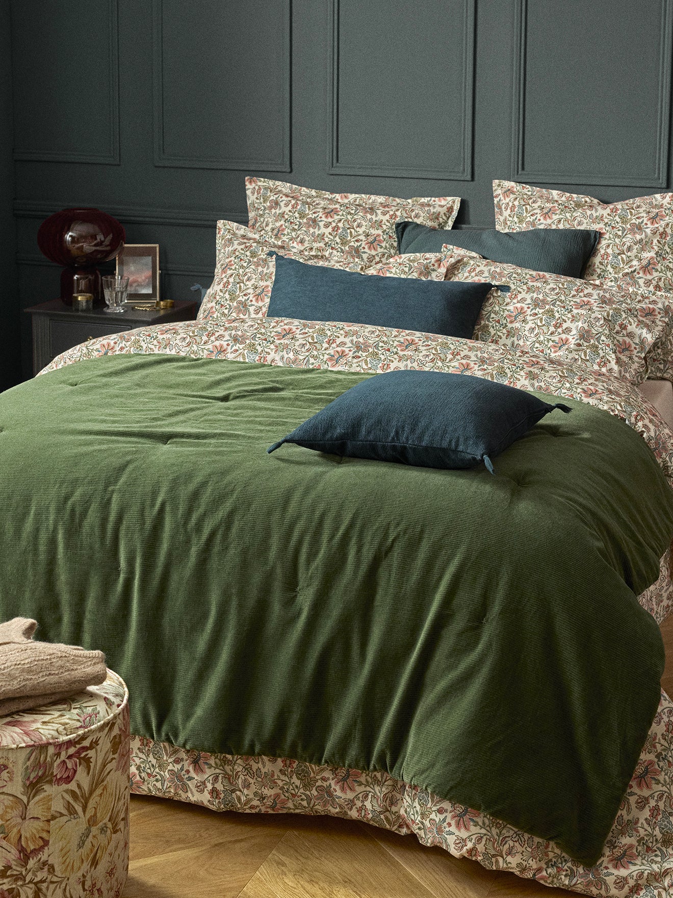 Boutis en velours côtelé: Steppdecke aus Cordstoff