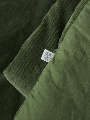 Boutis en velours côtelé: Steppdecke aus Cordstoff