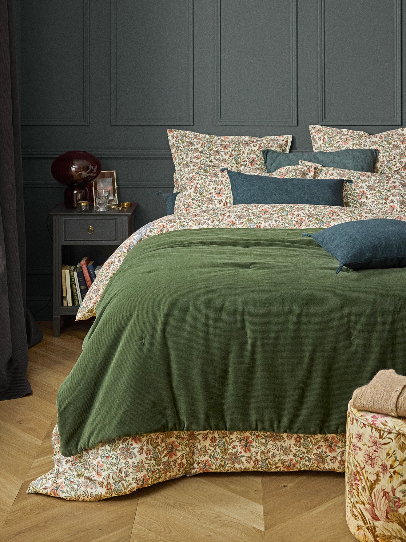 Boutis en velours côtelé: Steppdecke aus Cordstoff