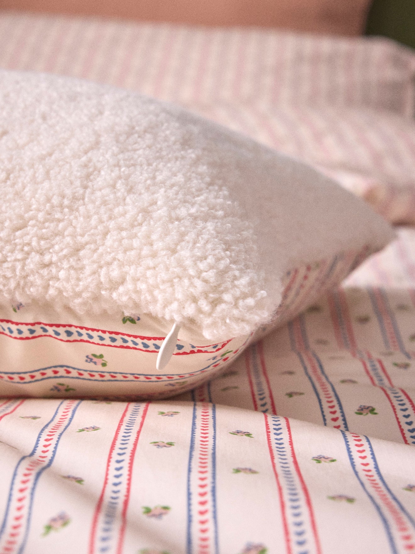 Kissenbezug aus Sherpa und bedruckt, Avril