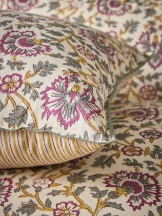 Indische Kissenhülle mit Blumenmuster