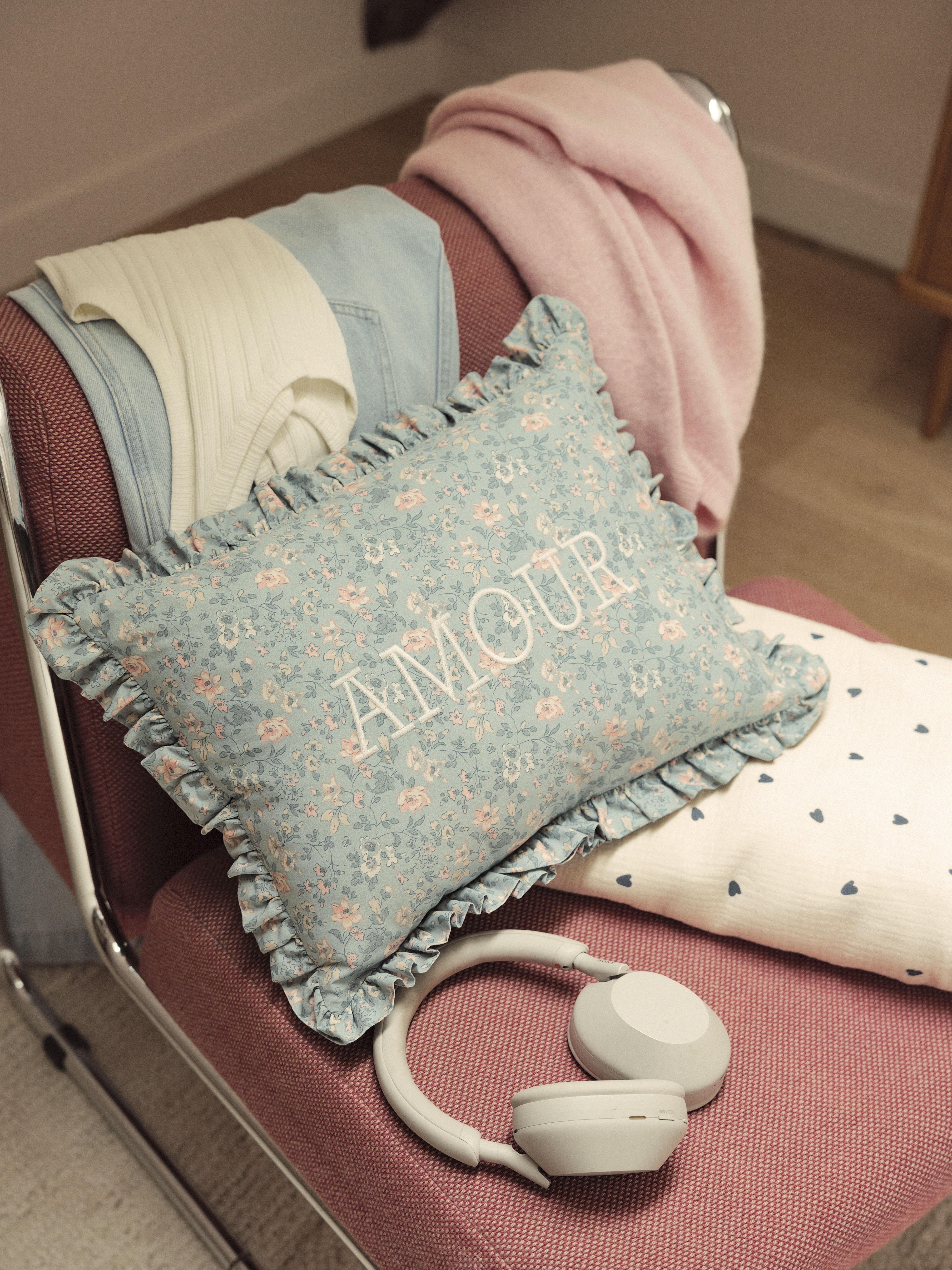 Coussin brodé Amour