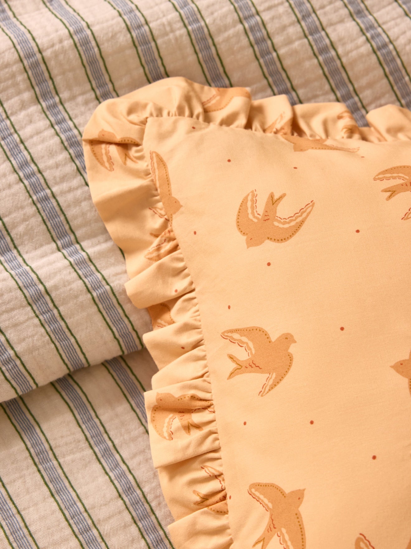 Coussin brodé Amour