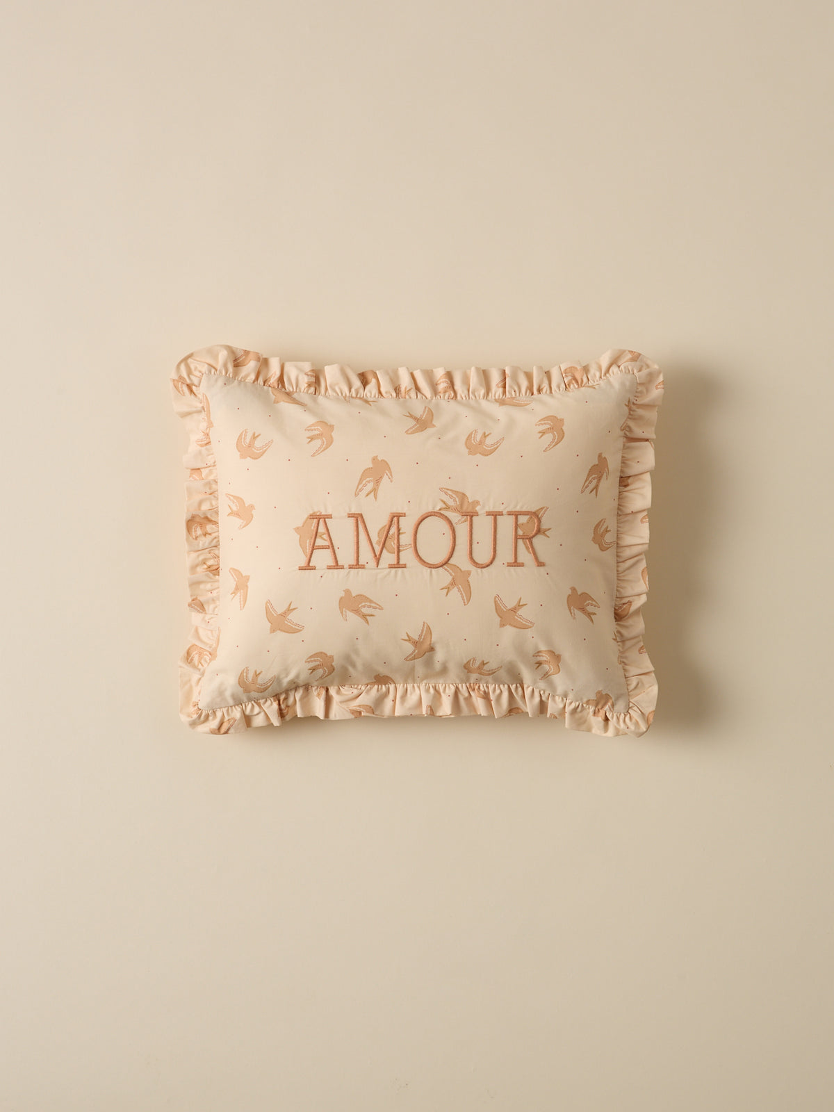 Kissen mit Amour-Stickerei