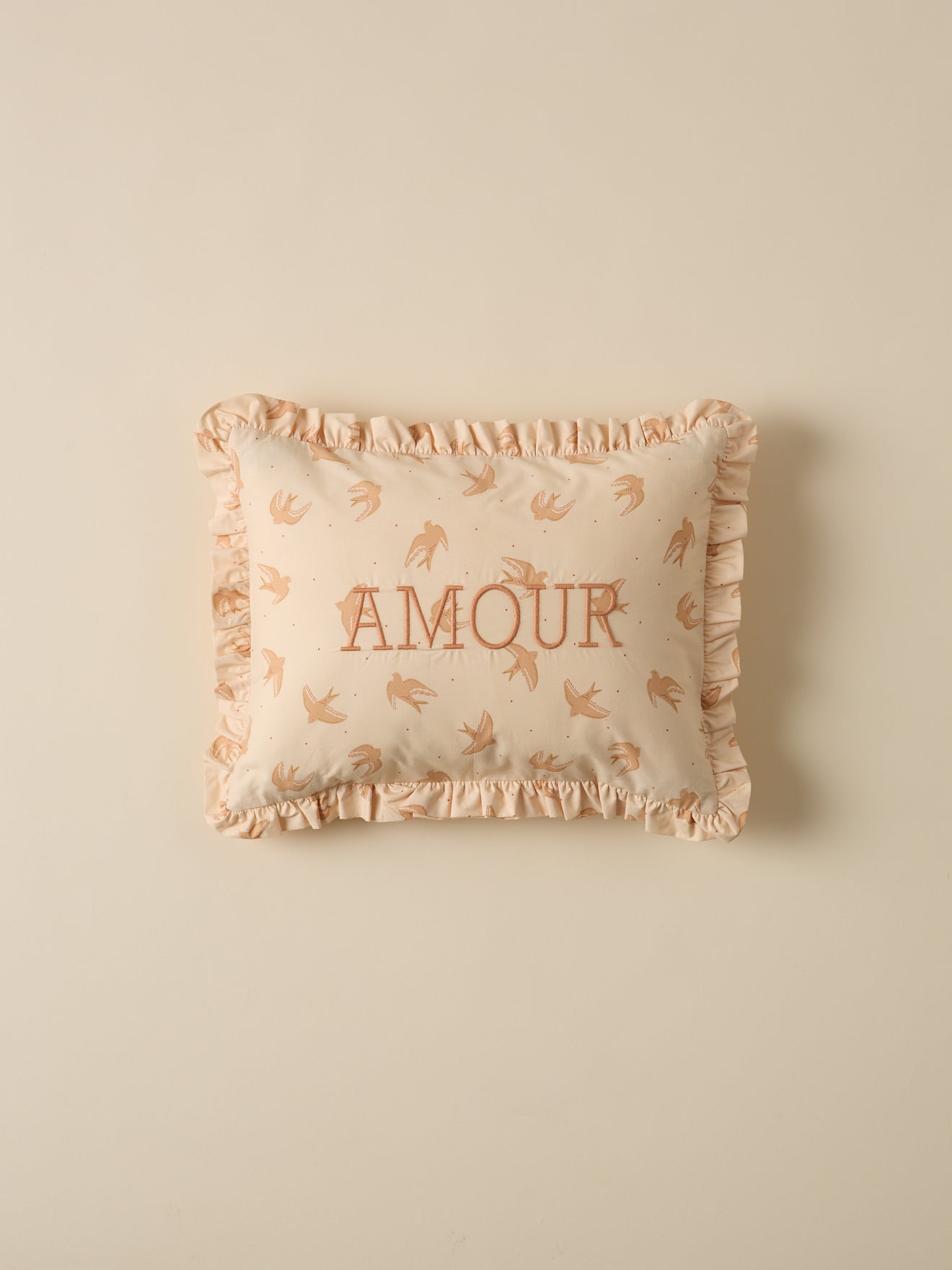 Coussin brodé Amour