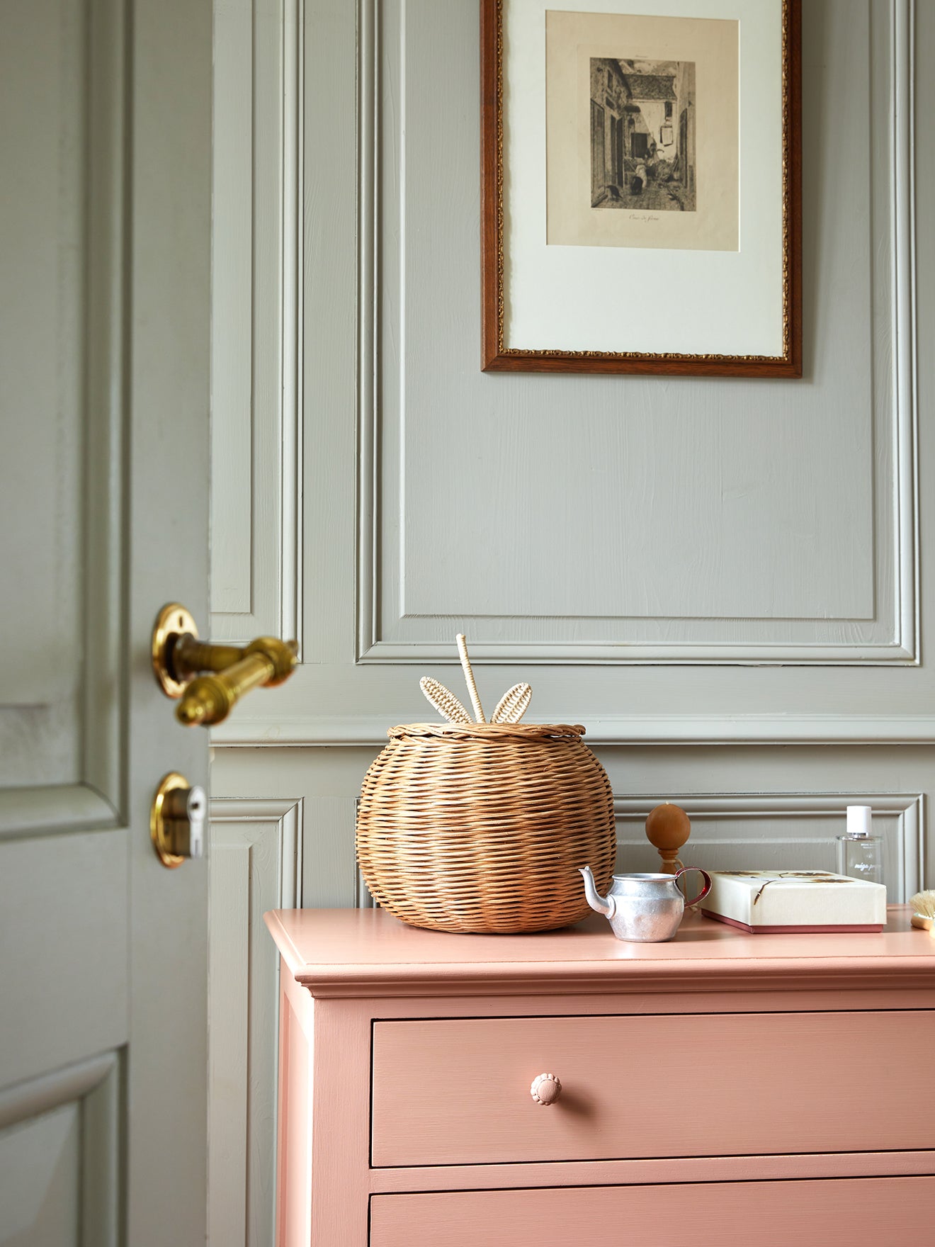 Schachel aus Rattan in Pflaumenform