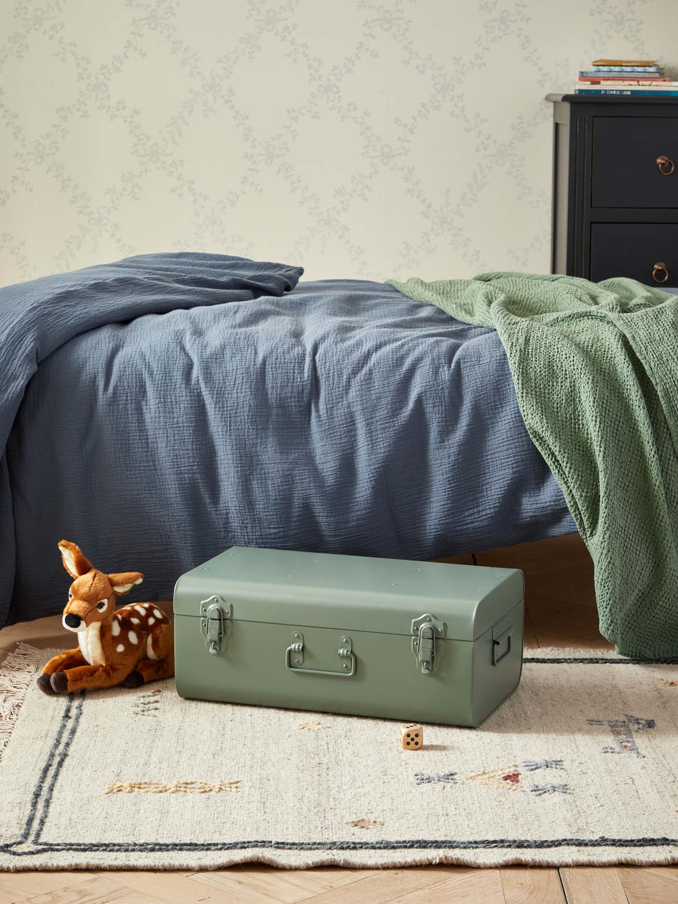 Aufbewahrungstruhe aus Metall