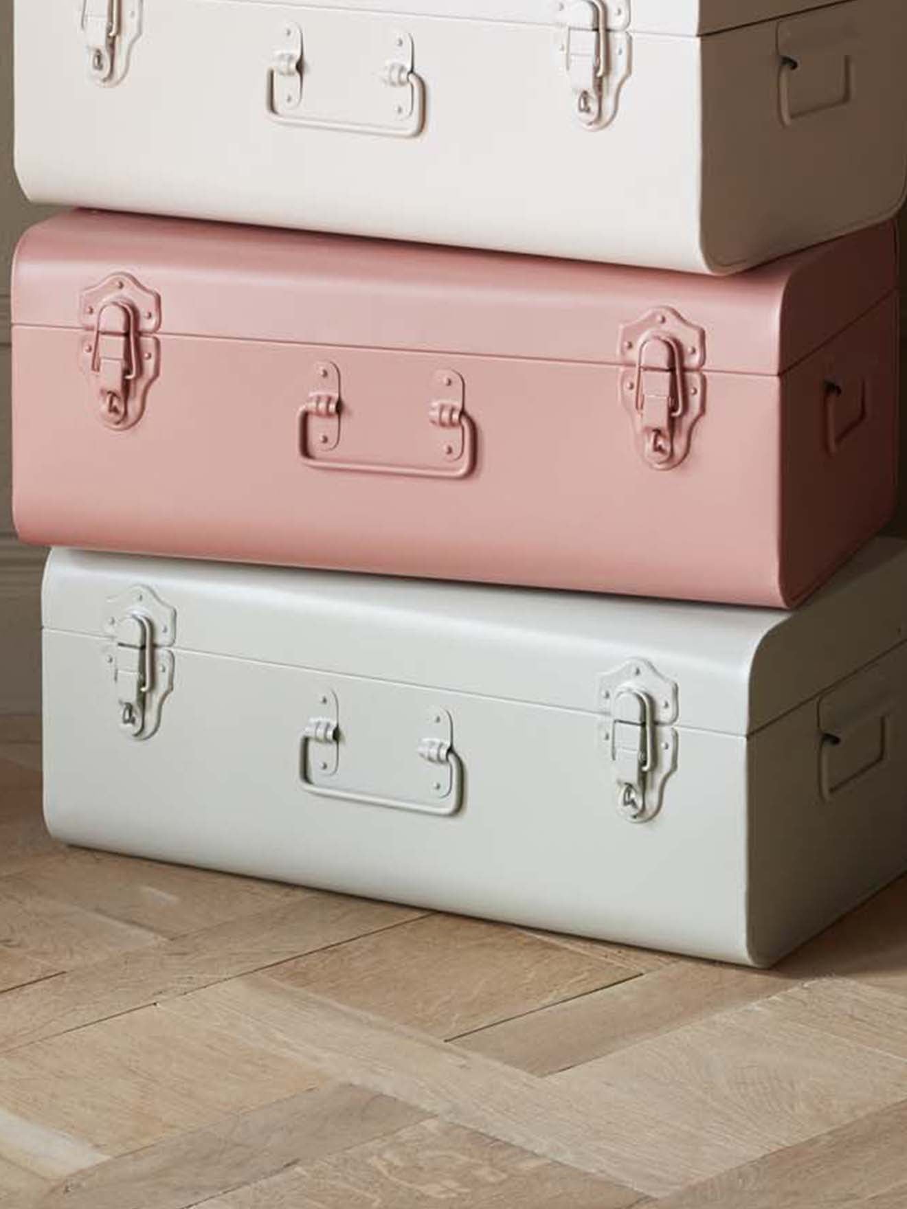 Aufbewahrungstruhe aus Metall