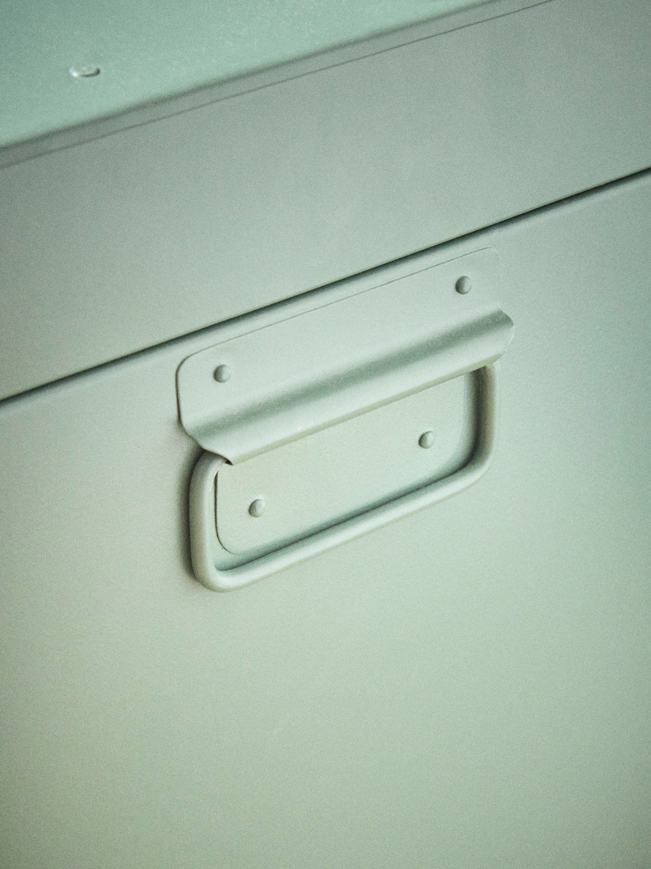 Aufbewahrungstruhe aus Metall