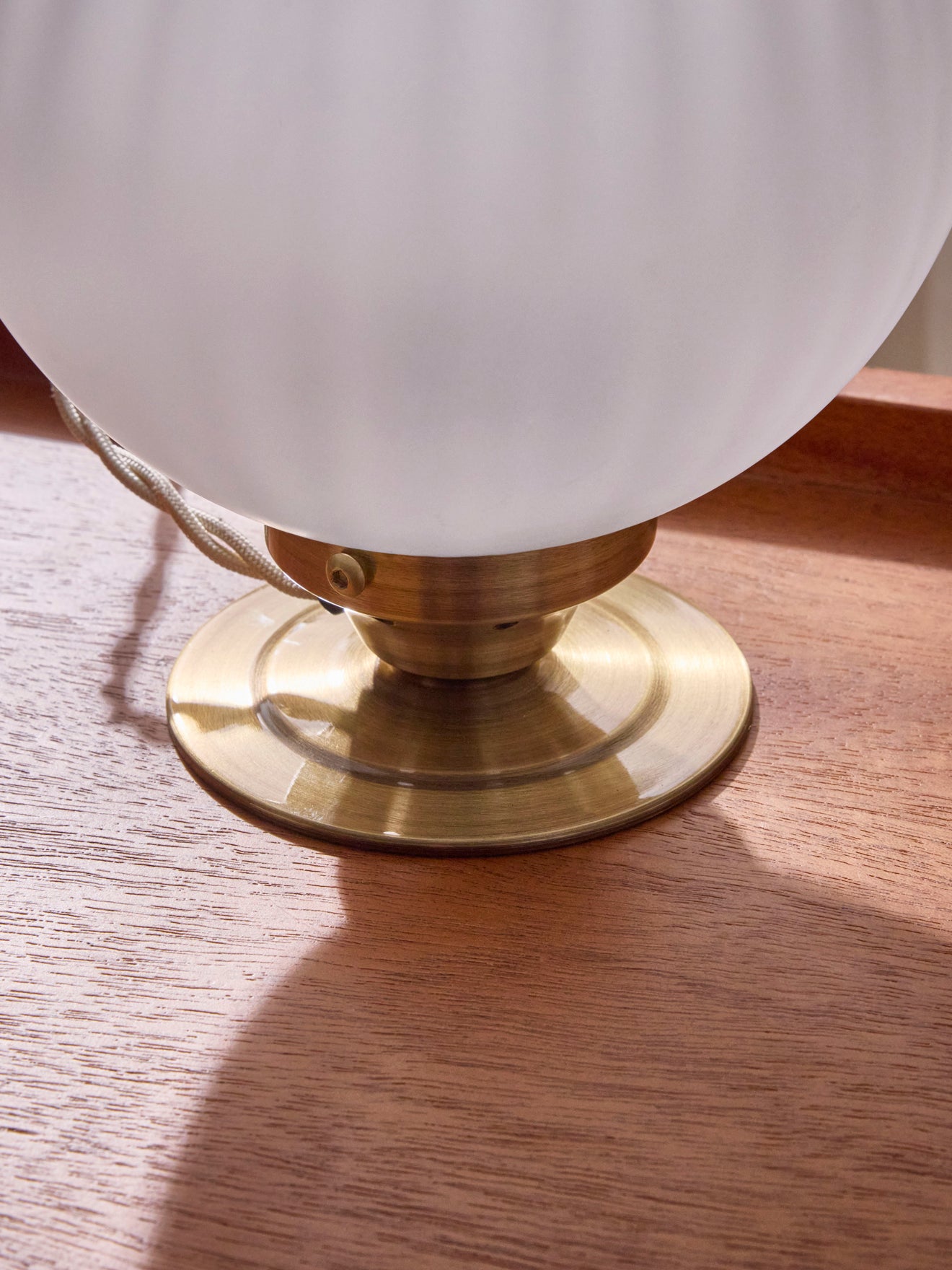 Lampe zum Hinstellen Doria mit Glaskugel