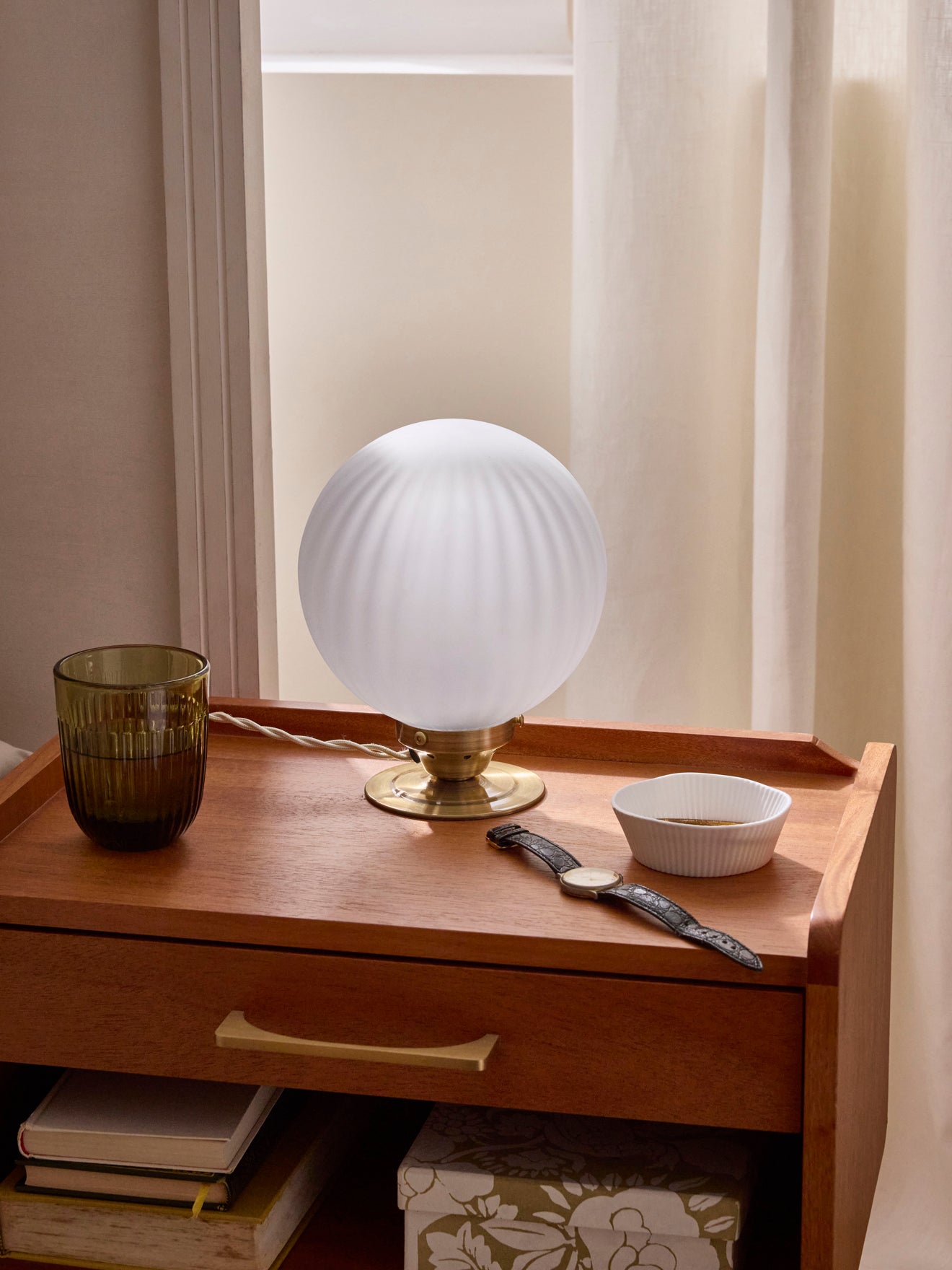 Lampe zum Hinstellen Doria mit Glaskugel