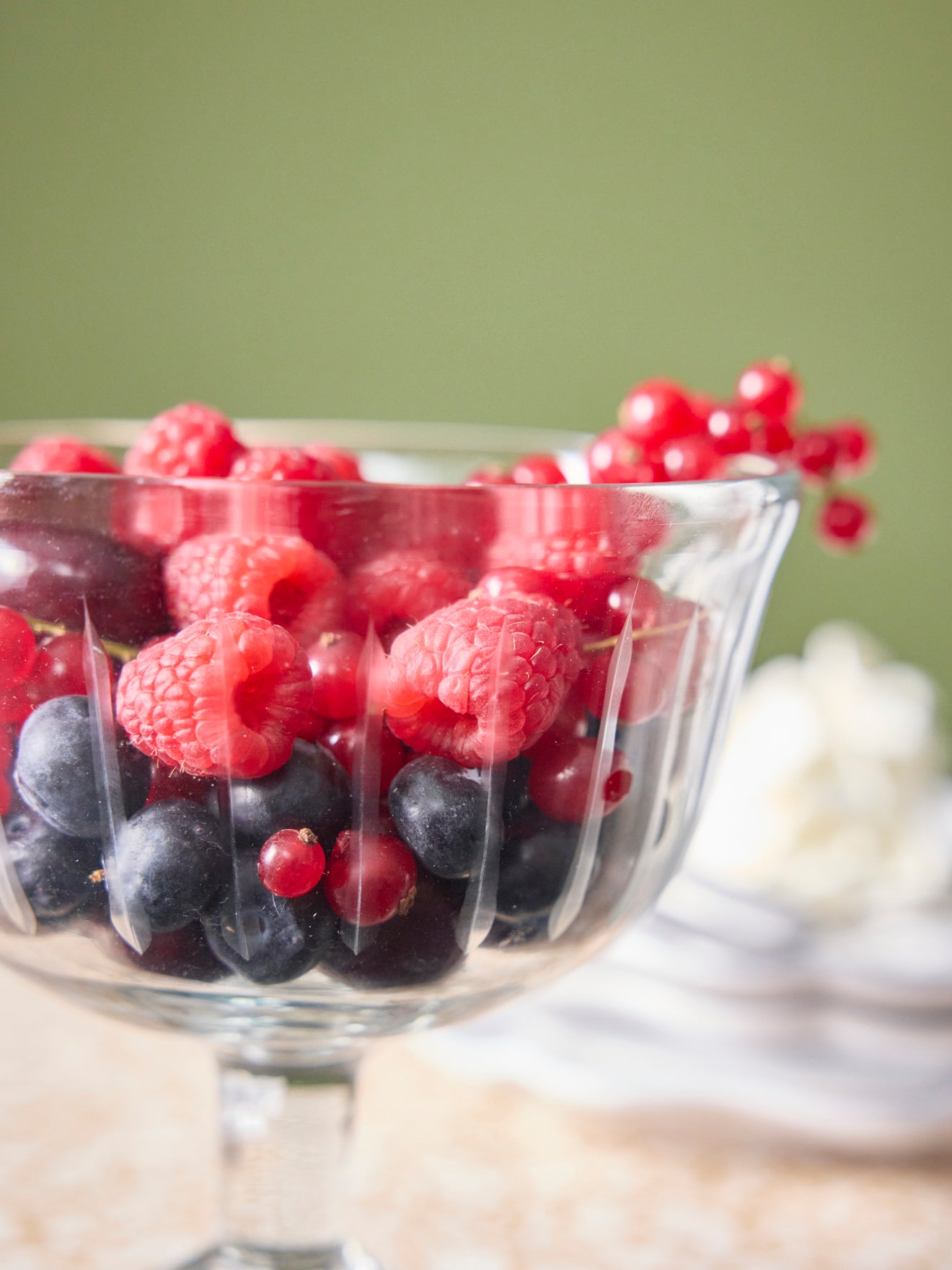 Schale mit Fuß aus Glas - kleines Modell