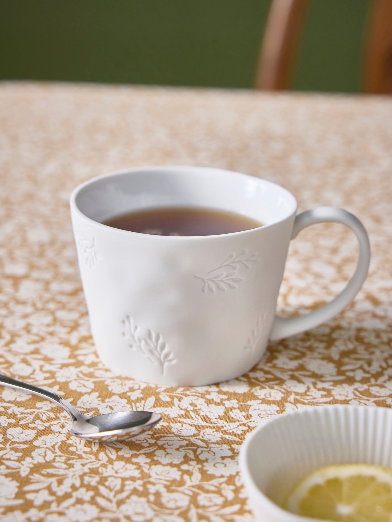 Tasse mit Blättermotiv aus Keramik im 4er-Set