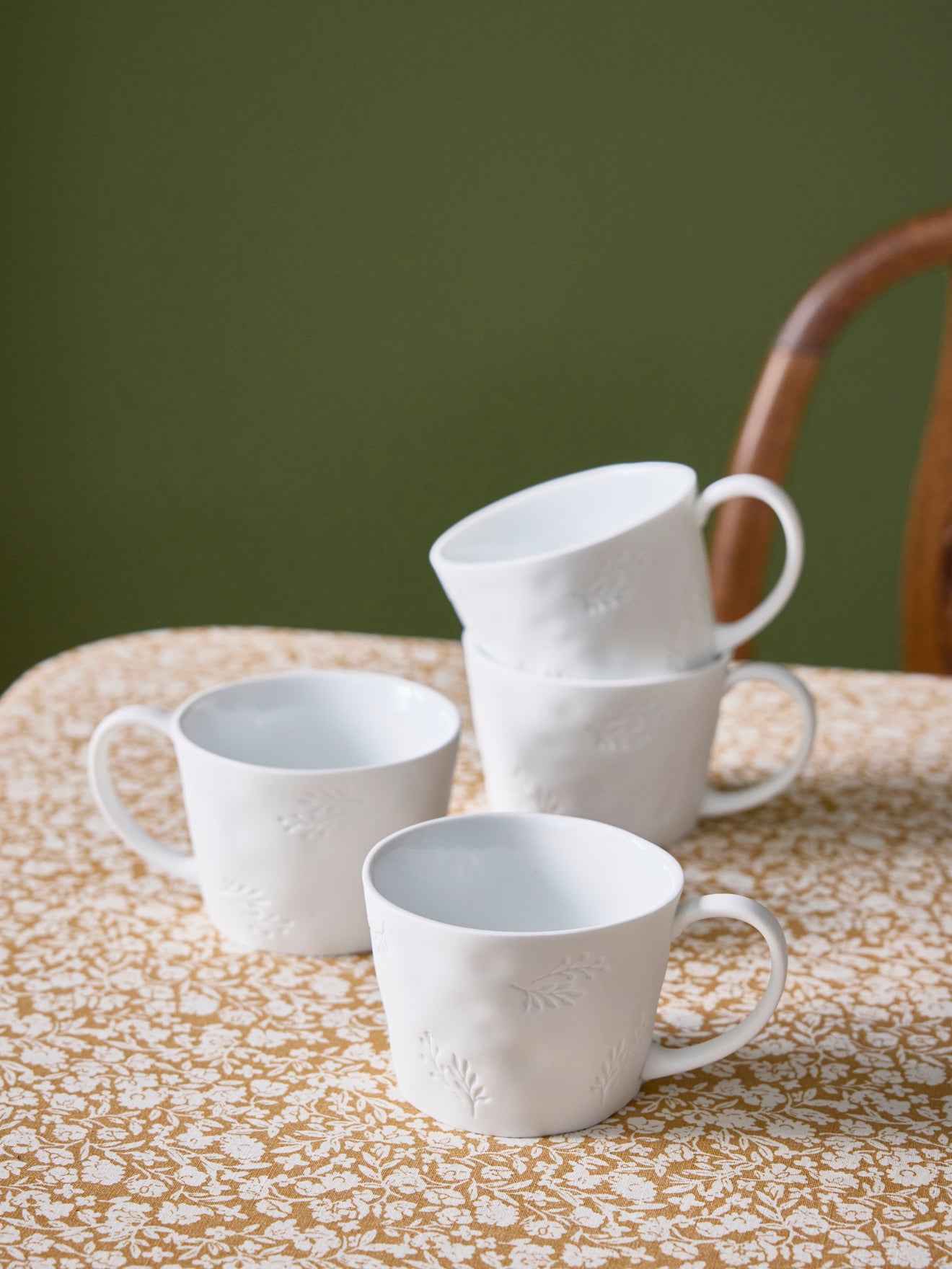 Tasse mit Blättermotiv aus Keramik im 4er-Set