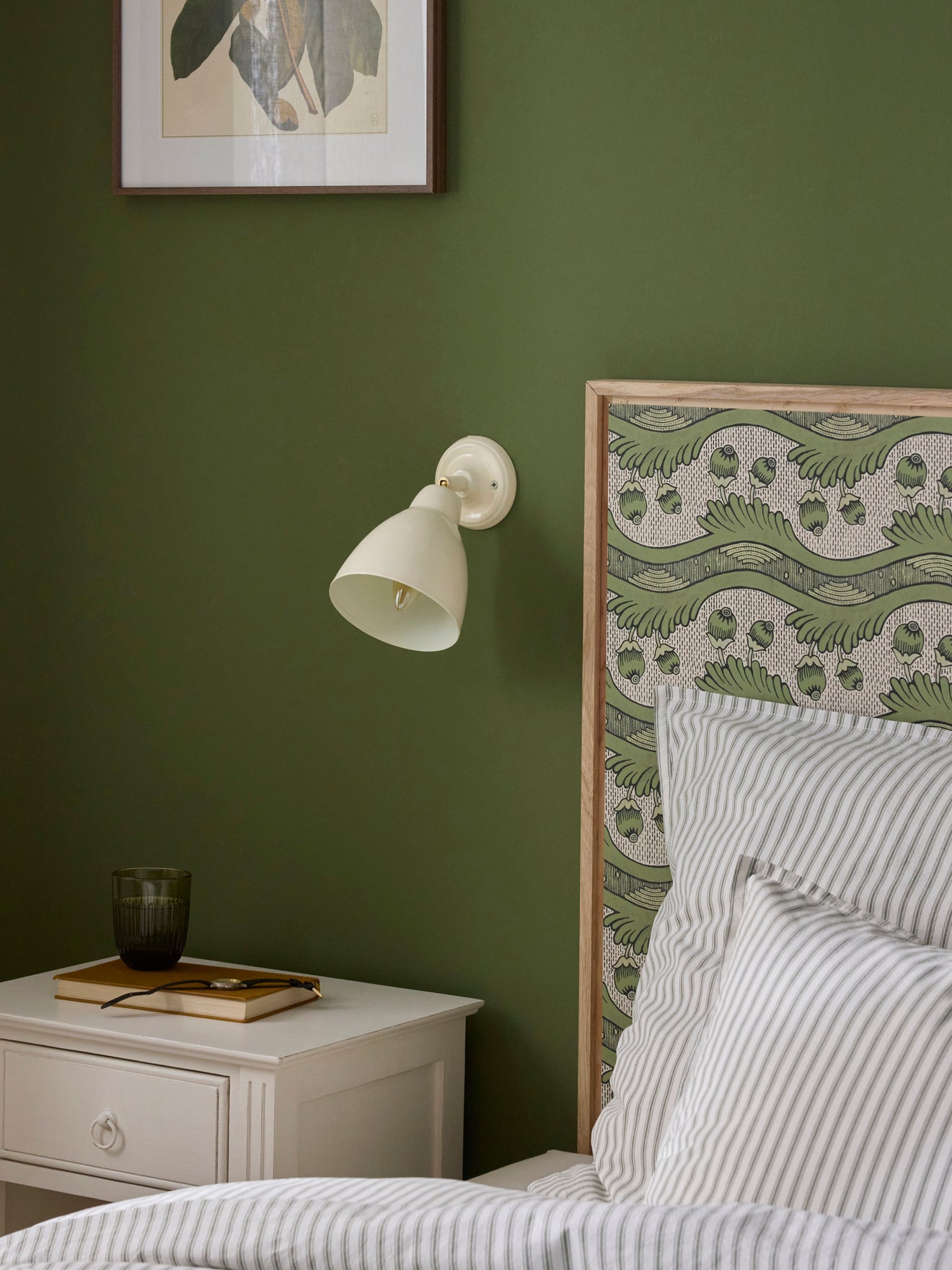 Wandapplikation Auguste aus emailliertem Metall