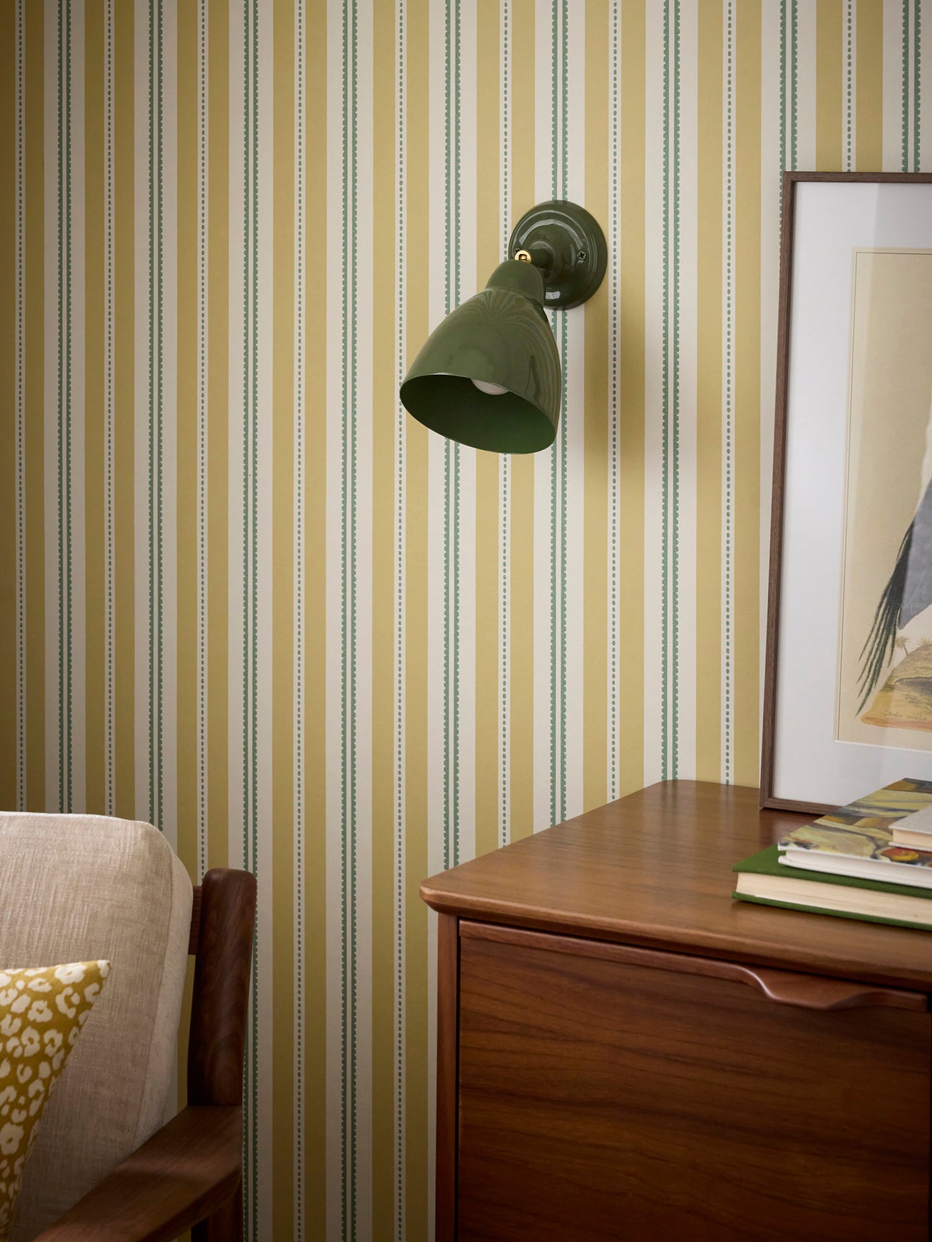 Wandapplikation Auguste aus emailliertem Metall