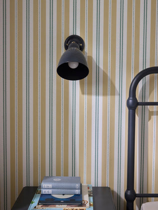 Wandapplikation Auguste aus emailliertem Metall