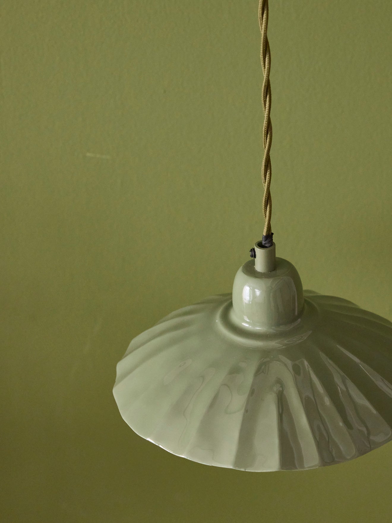 Hängeleuchte Aline aus emailliertem Metall - kleines Modell