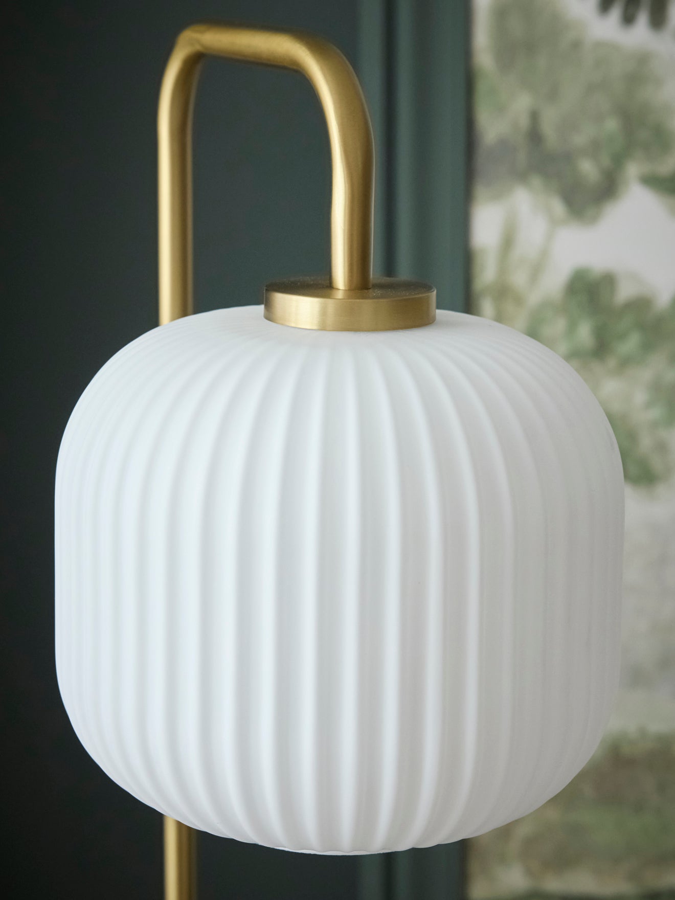 Stehlampe Arsène aus Metall und geriffeltem Glas