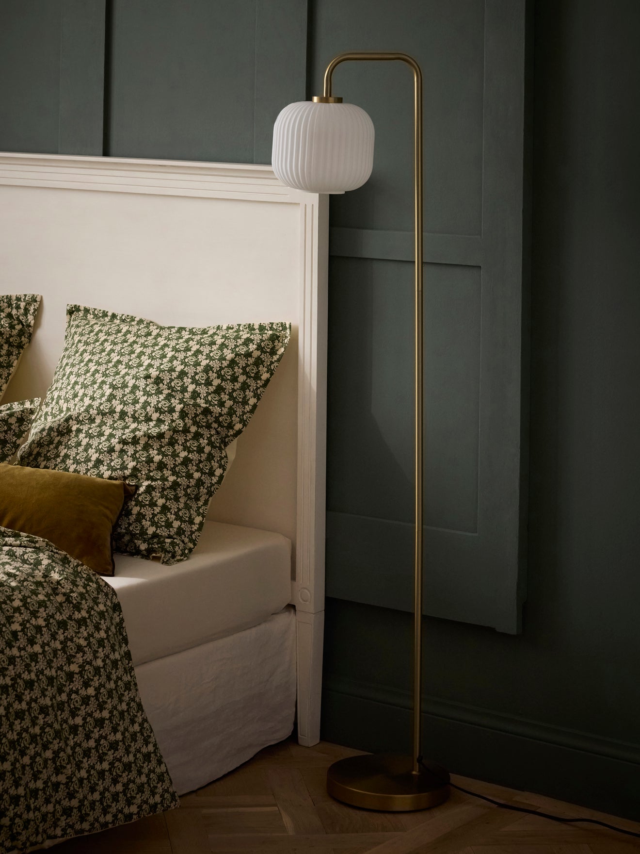 Stehlampe Arsène aus Metall und geriffeltem Glas