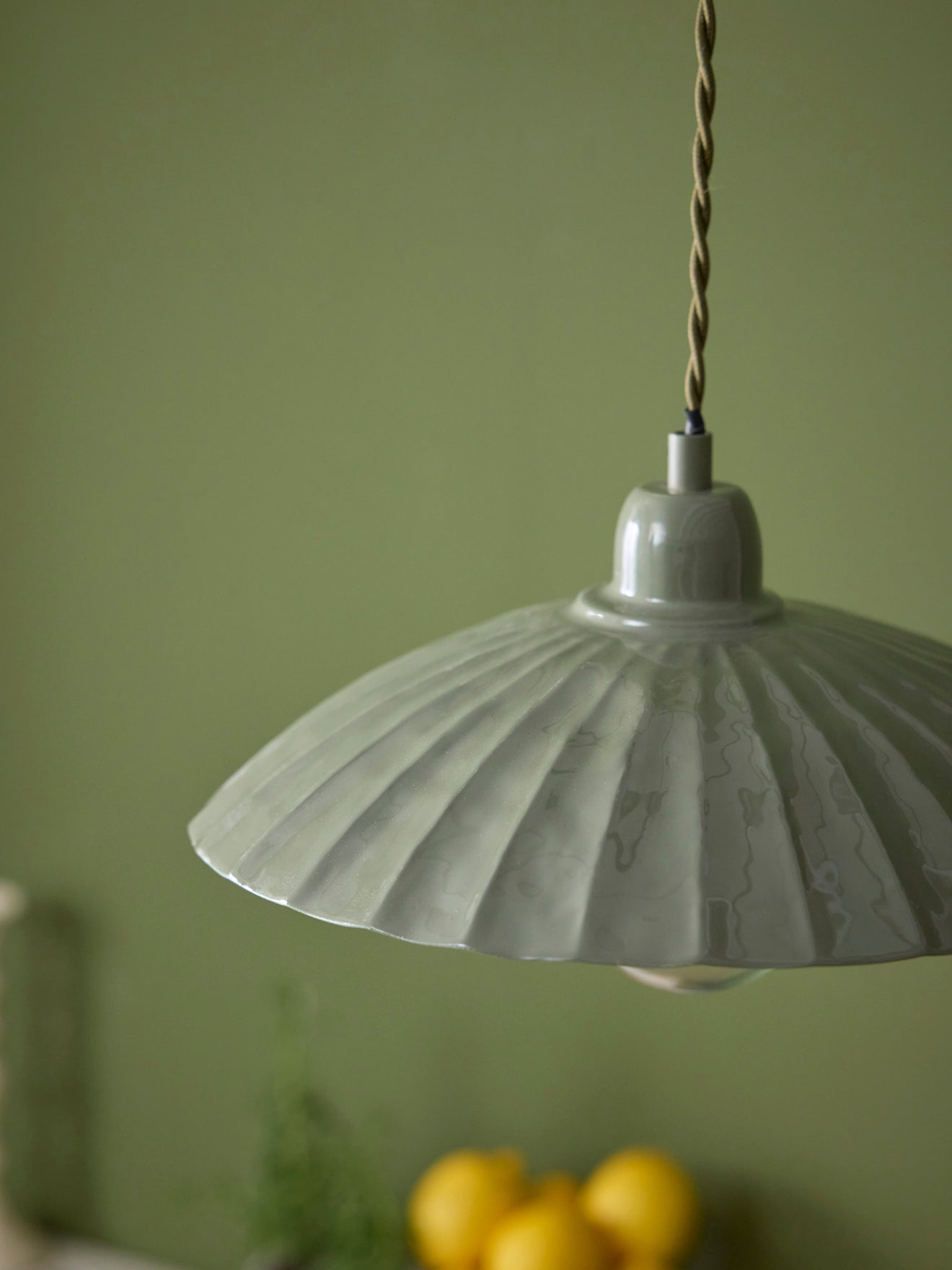 Hängelampe Aline aus emailliertem Metall - großes Modell