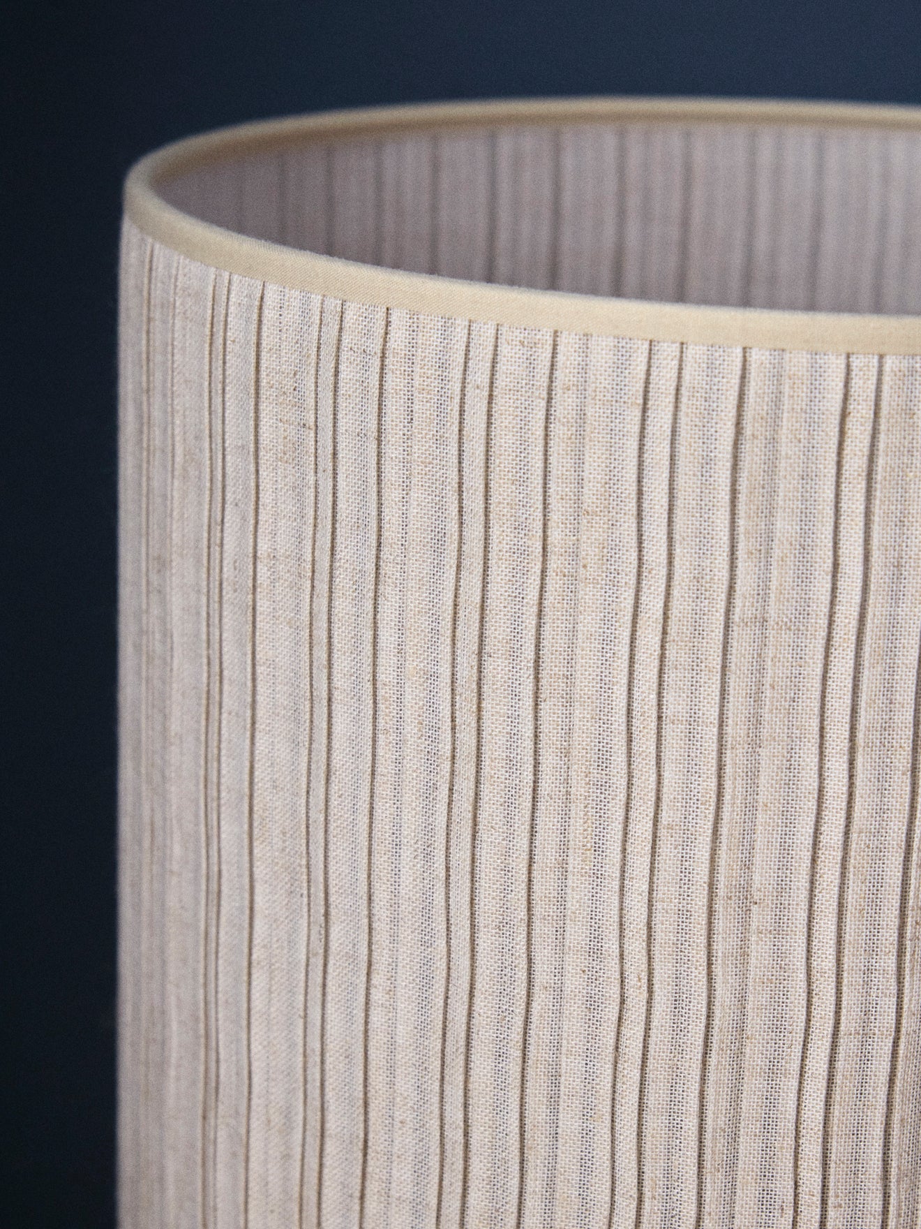 Plissee-Lampenschirm aus Leinen – kleines Modell