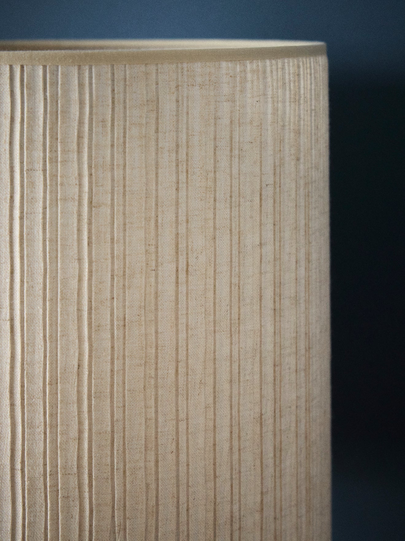 Plissee-Lampenschirm aus Leinen – grosses Modell