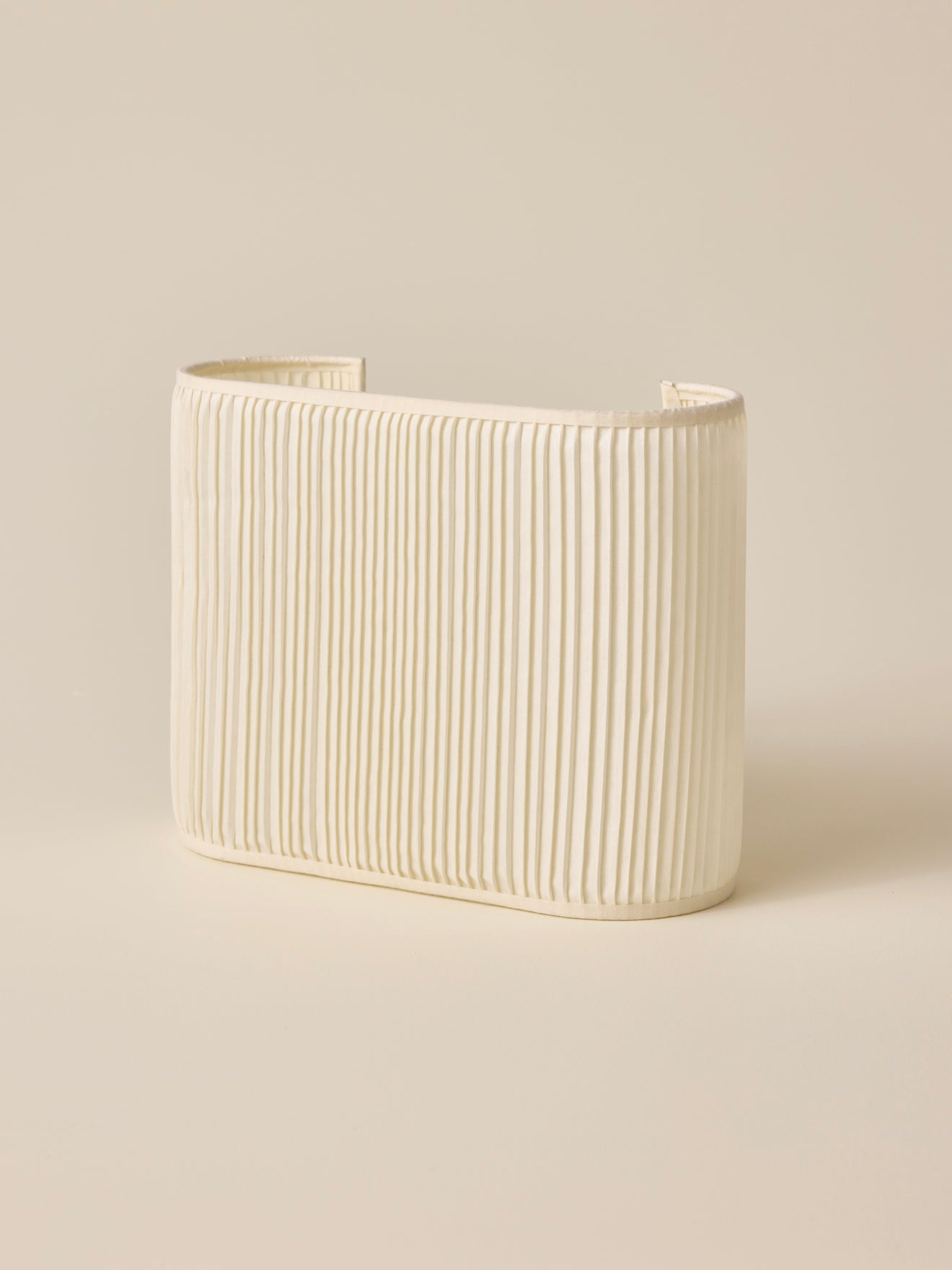 Ovale Plissee-Wandleuchte