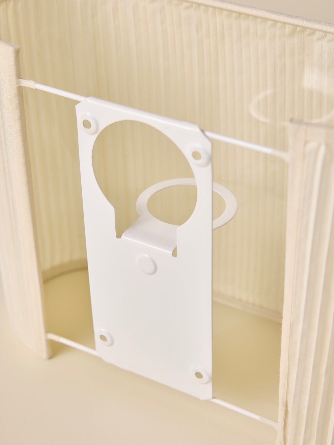 Ovale Plissee-Wandleuchte