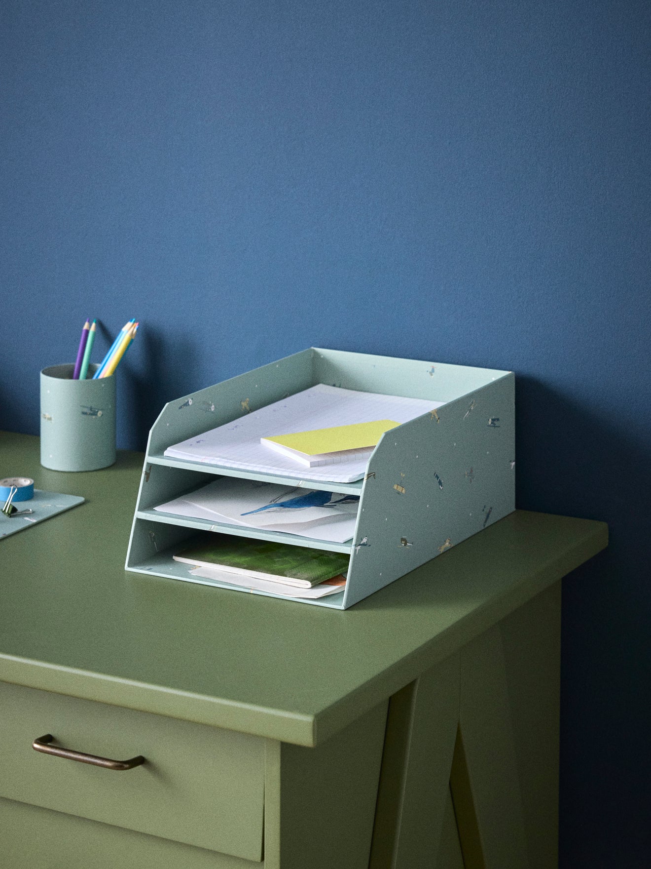 Briefkorb aus bedrucktem Papier