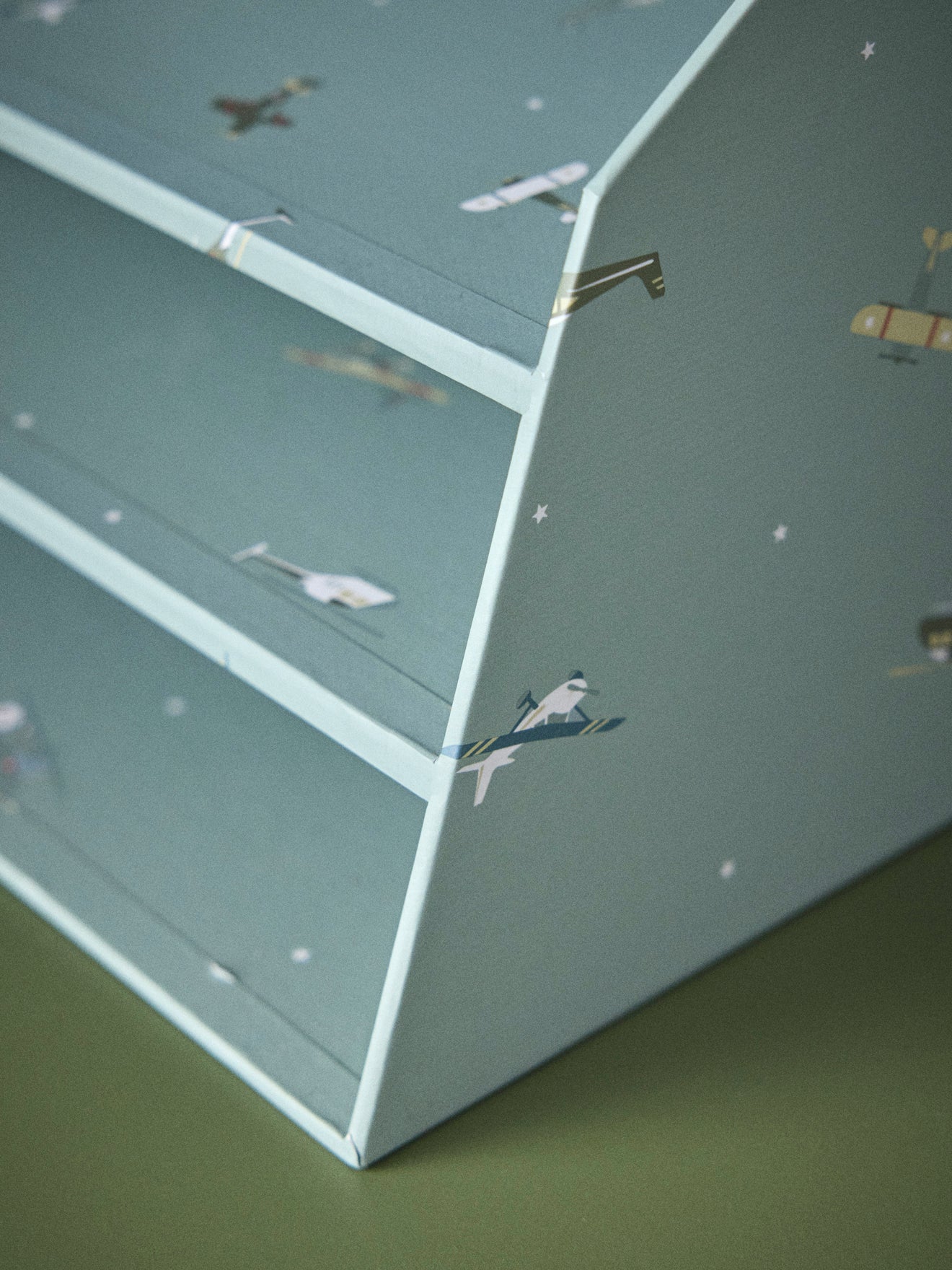 Briefkorb aus bedrucktem Papier