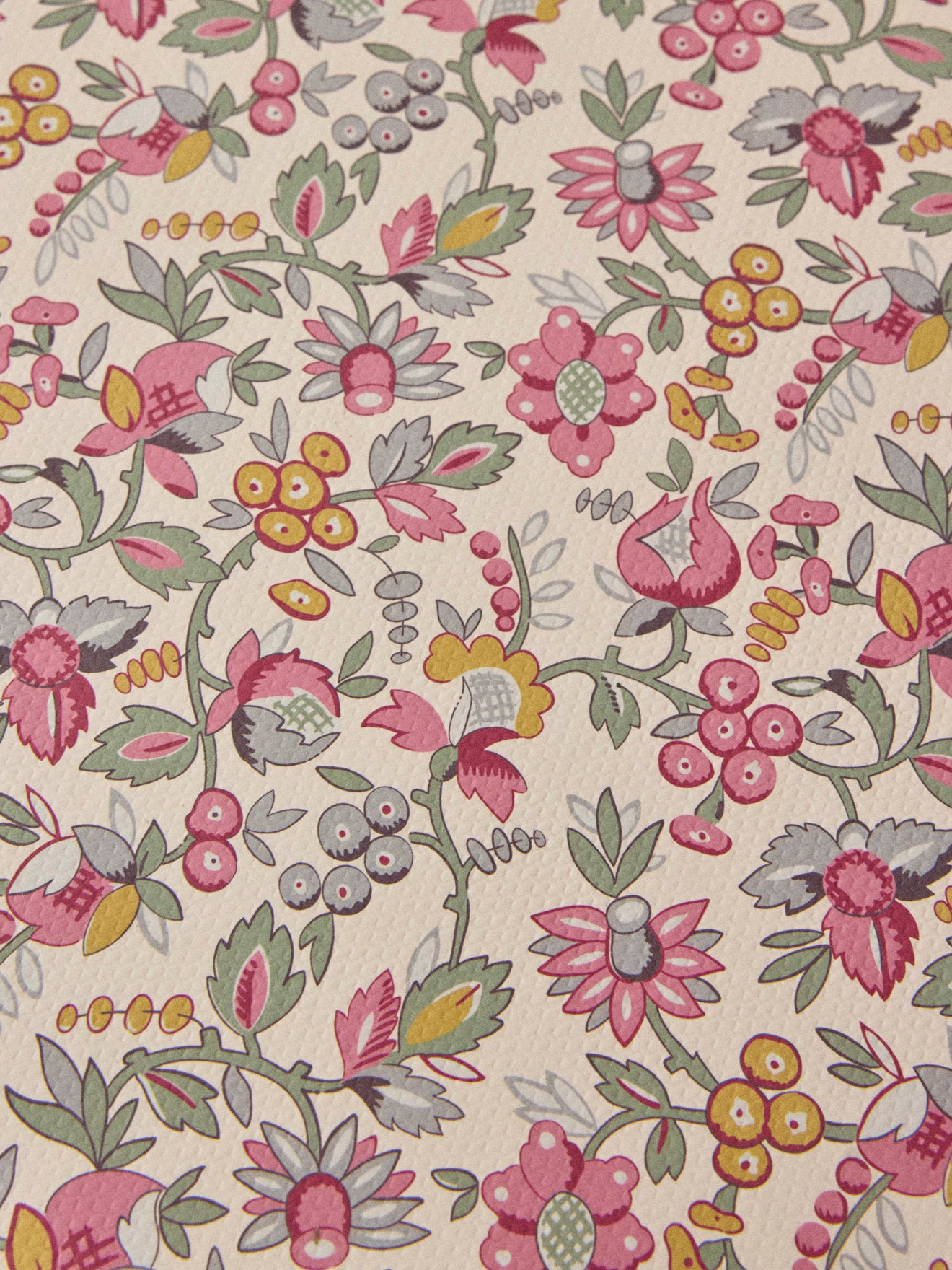 Briefkorb aus bedrucktem Papier