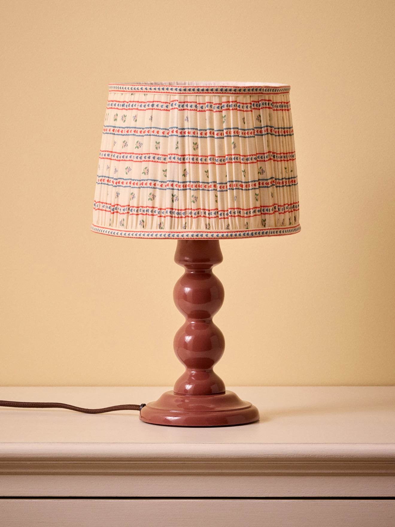 Lampenschirm mit Plissees und Marine-Print – kleines Modell
