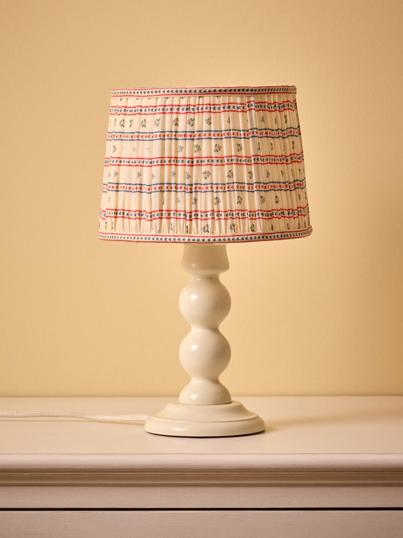 Lampenschirm mit Plissees und Marine-Print – kleines Modell