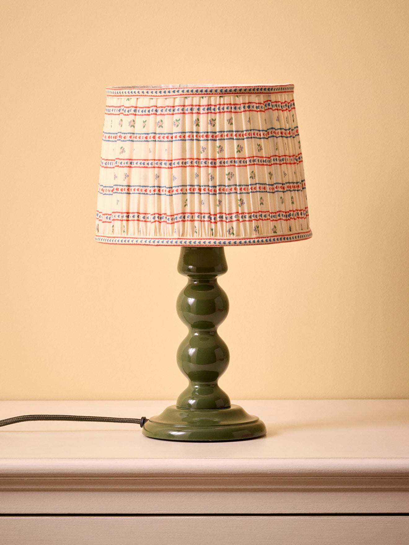 Lampenschirm mit Plissees und Marine-Print – kleines Modell