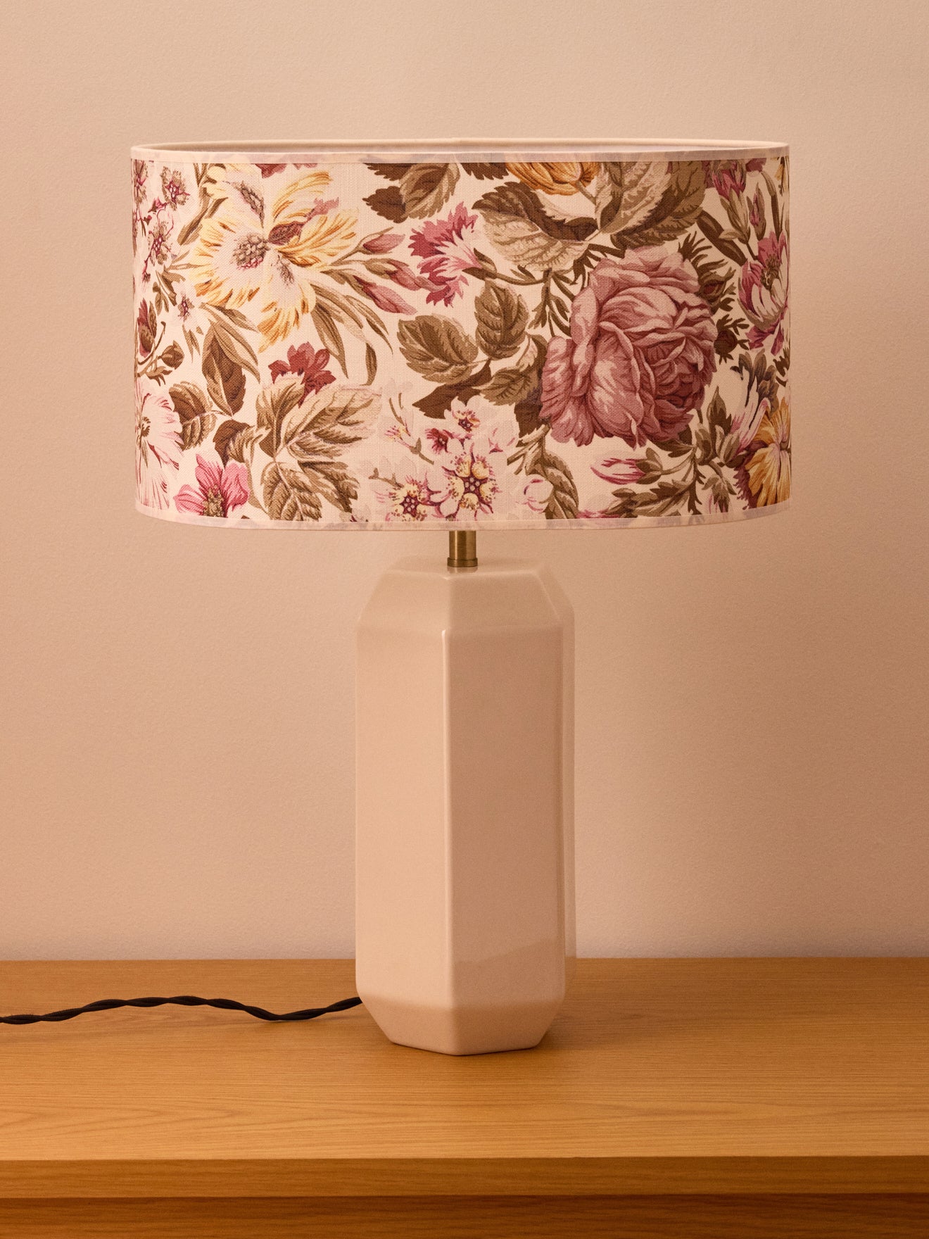 Ovaler Lamenschirm mit Blumenmuster - grosses Modell Victoire