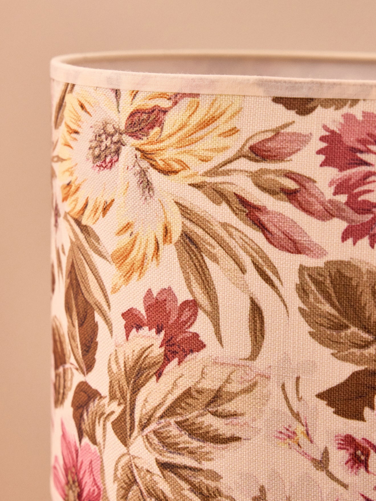 Ovaler Lamenschirm mit Blumenmuster - kleines Modell Victoire