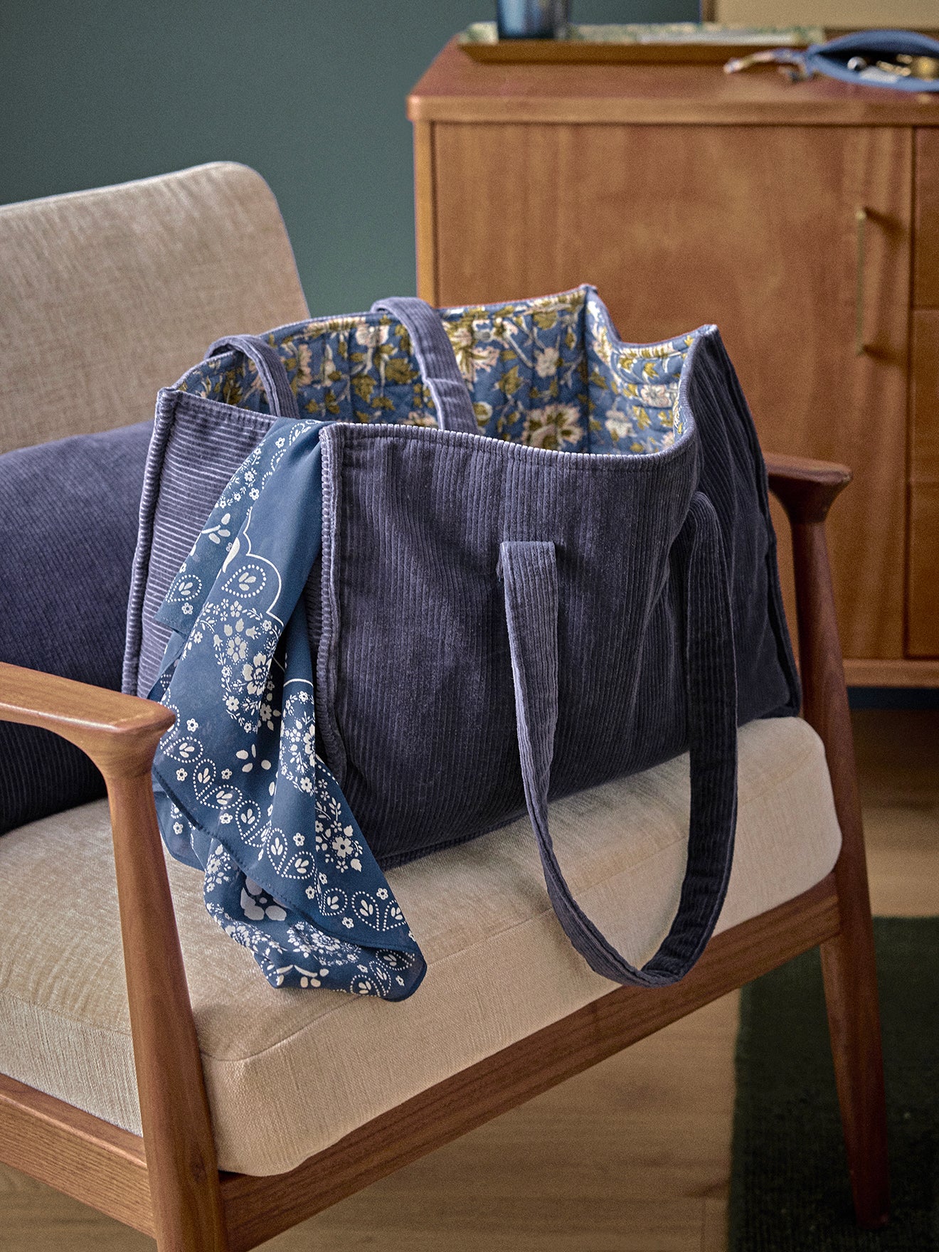 Gepolstertes Taschen-Cabinet aus Cordurastoff