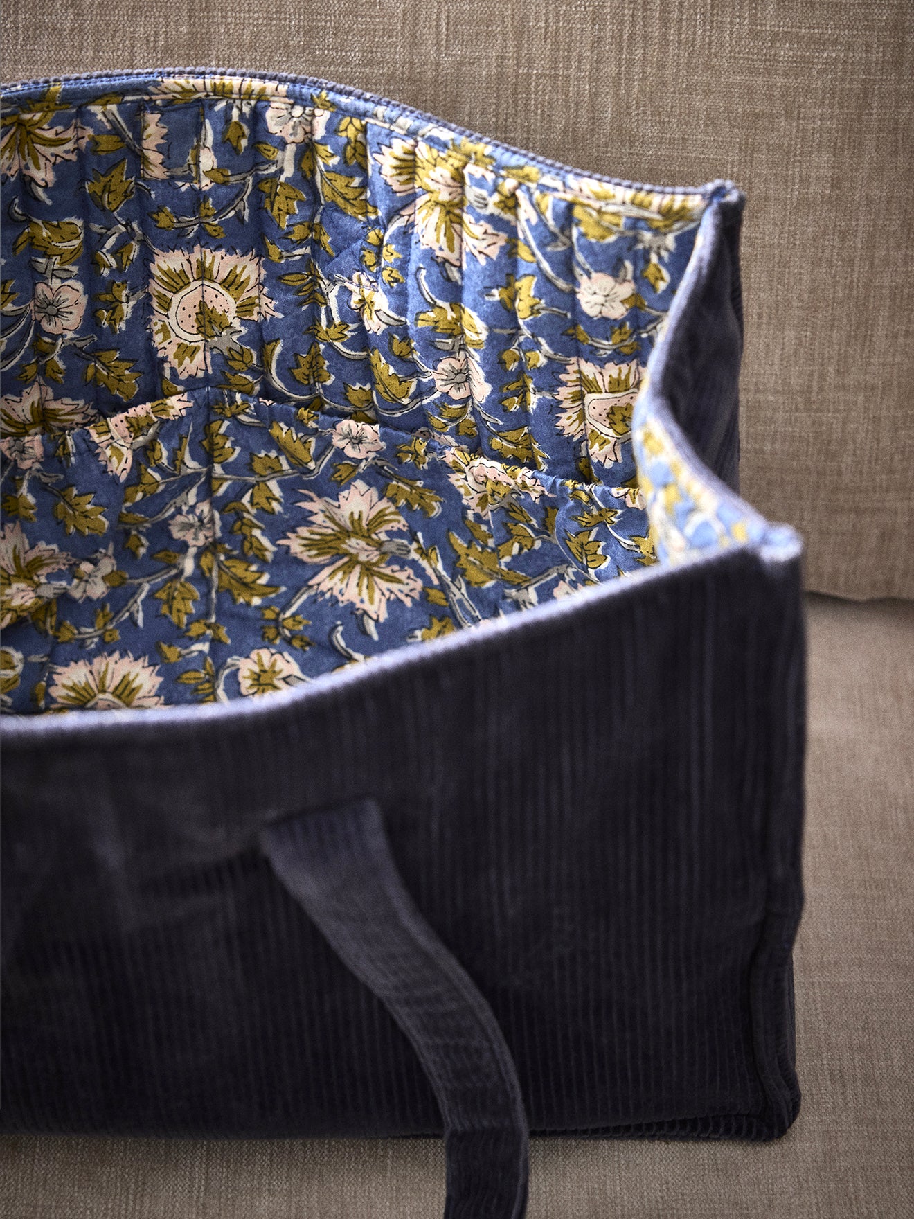 Gepolstertes Taschen-Cabinet aus Cordurastoff