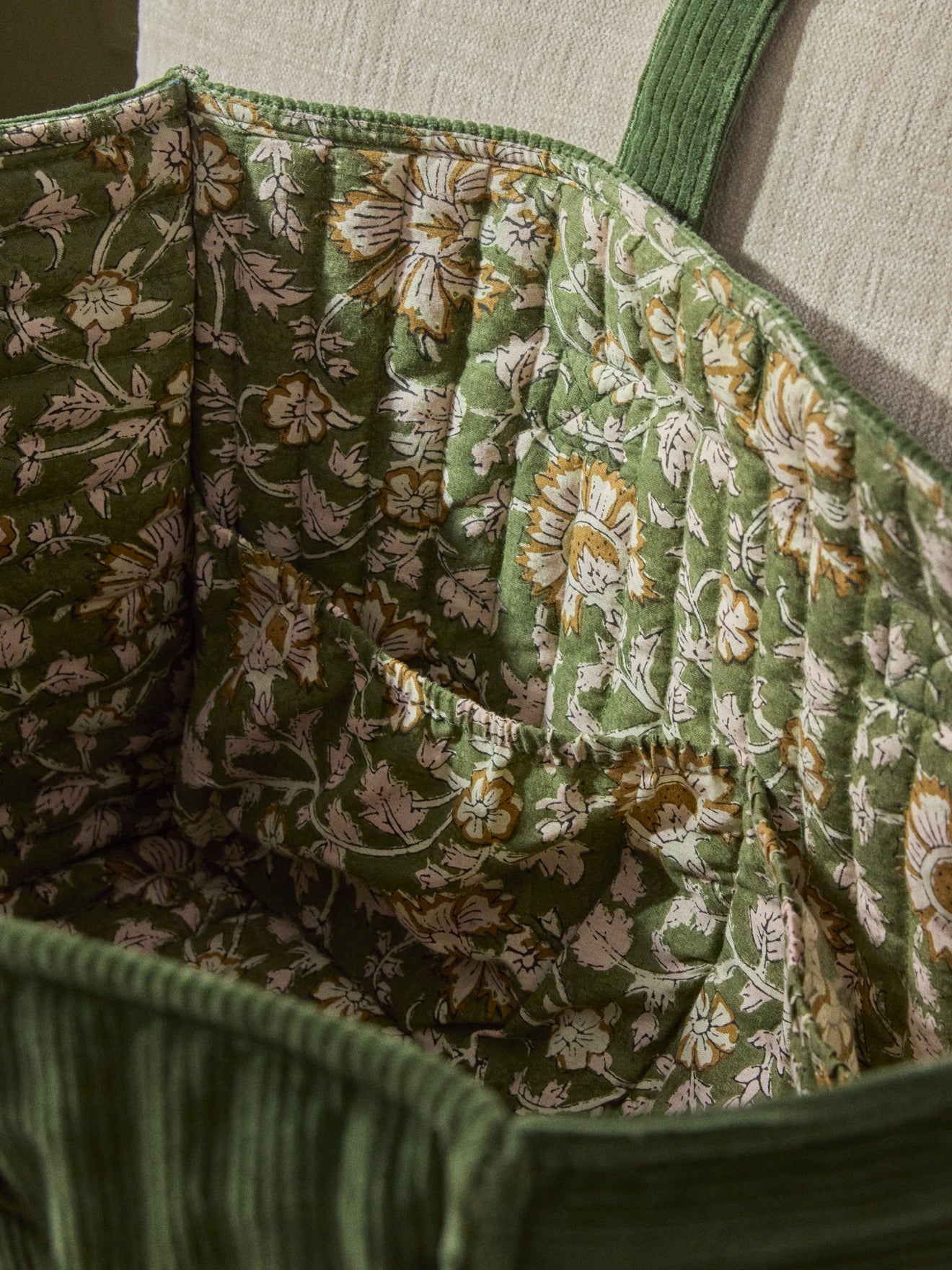 Gepolstertes Taschen-Cabinet aus Cordurastoff