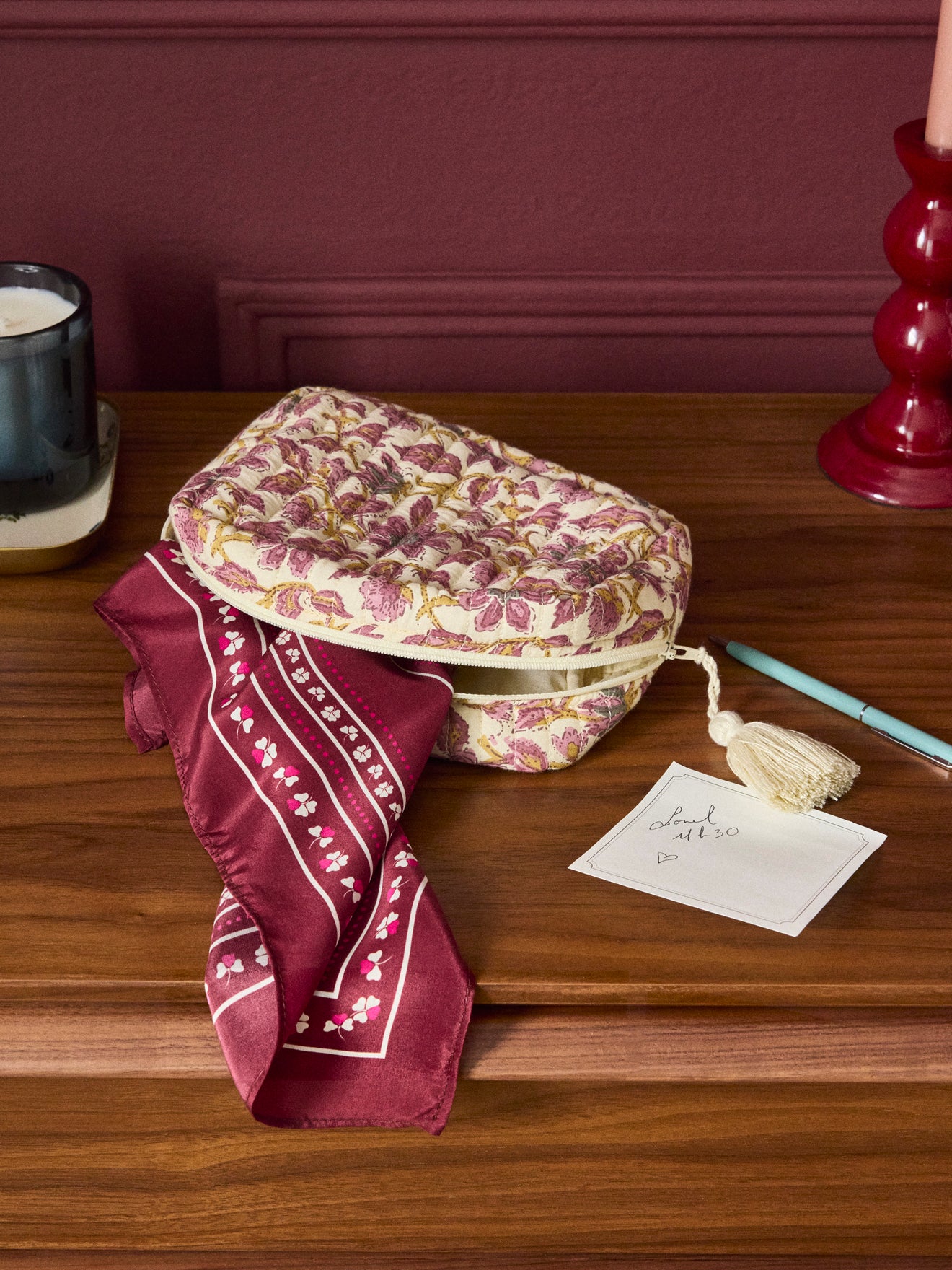 Gestepptes Necessaire aus indischem Stoff