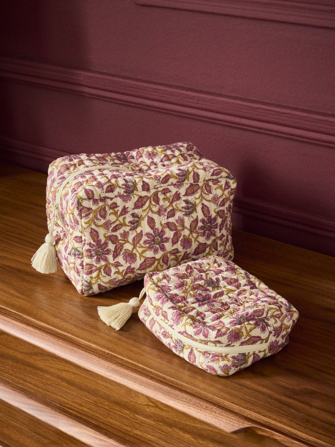 Gestepptes Necessaire aus indischem Stoff