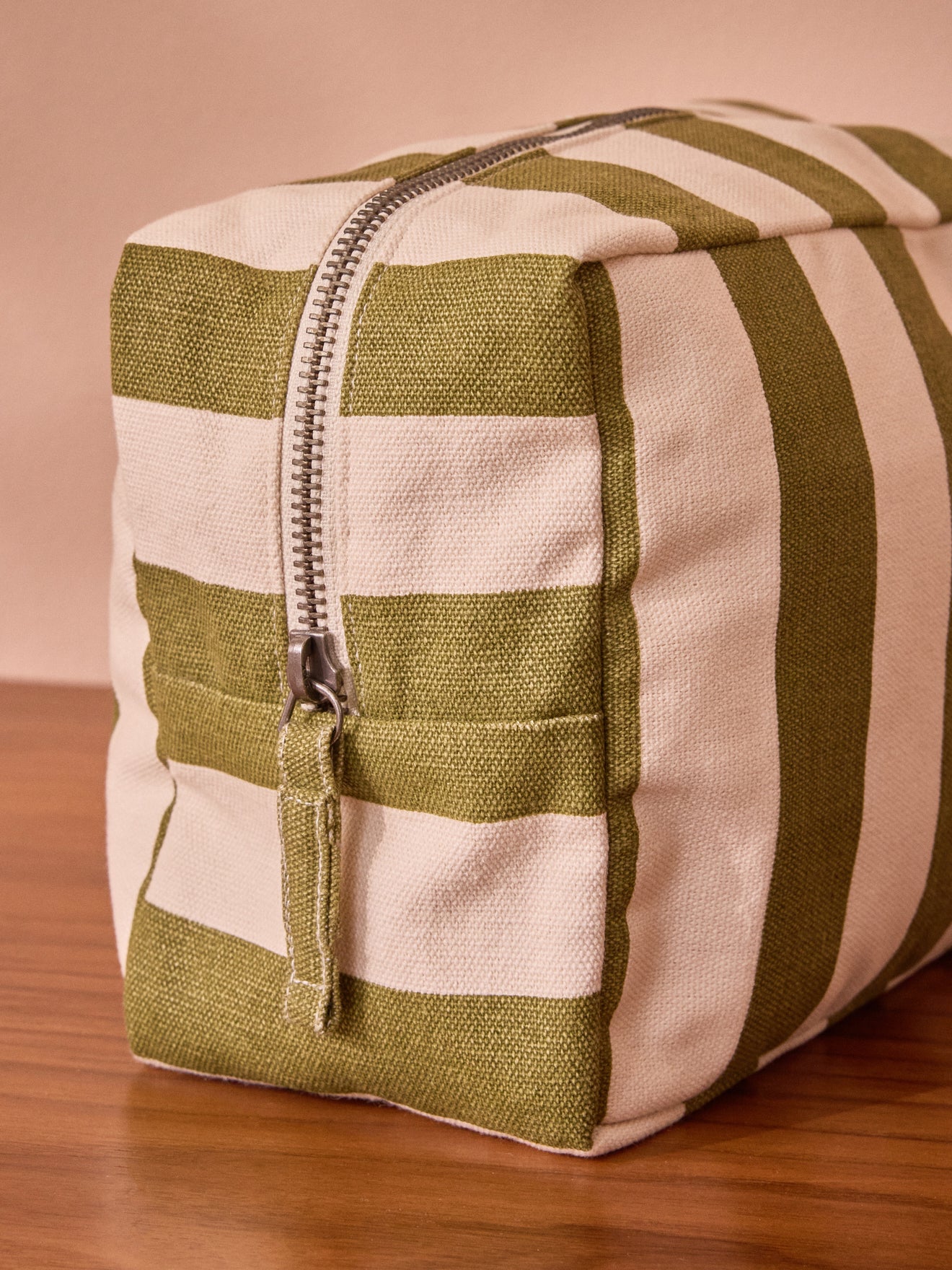 Gestreifter Kulturbeutel aus Canvas