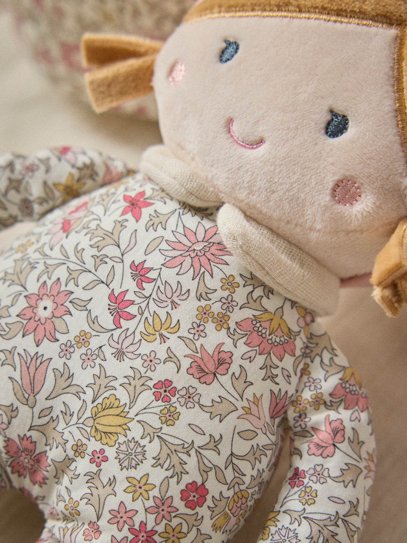 Puppe mit Stofftragetasche aus Liberty®-Stoff