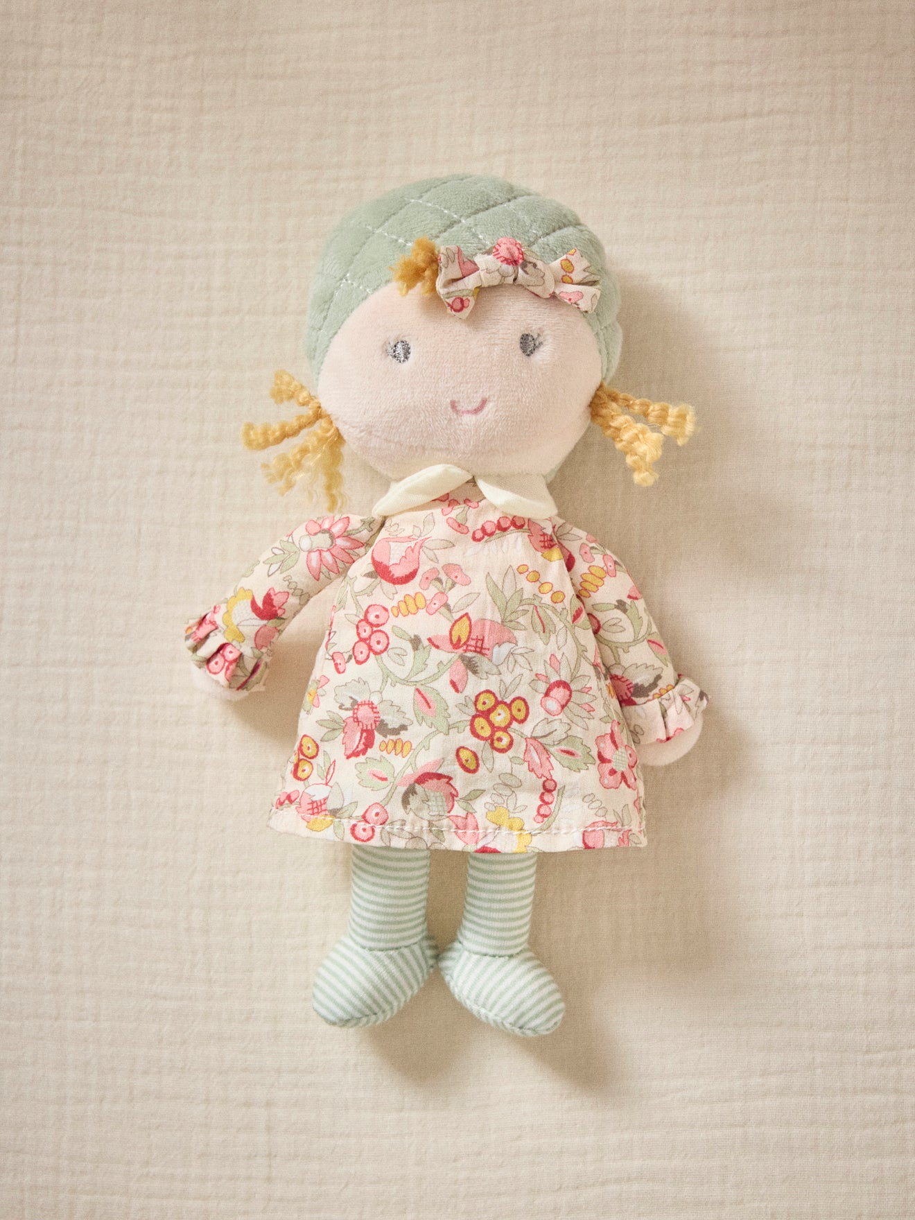 Stoffpuppe Juliette aus bedrucktem Stoff « Mireille »